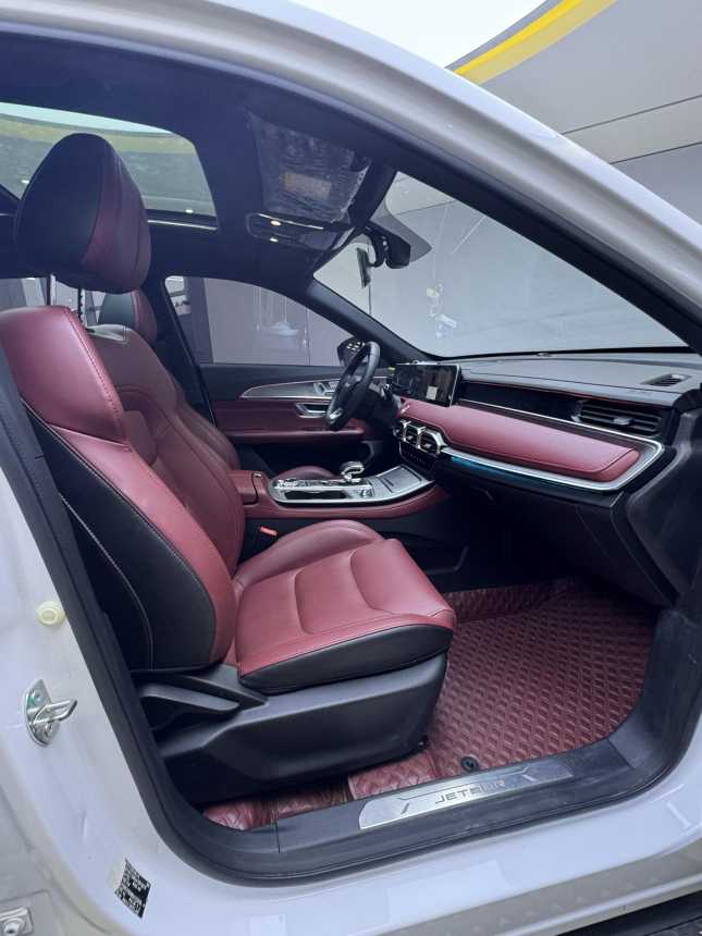 Jetour X70 PLUS 2022 car image #12