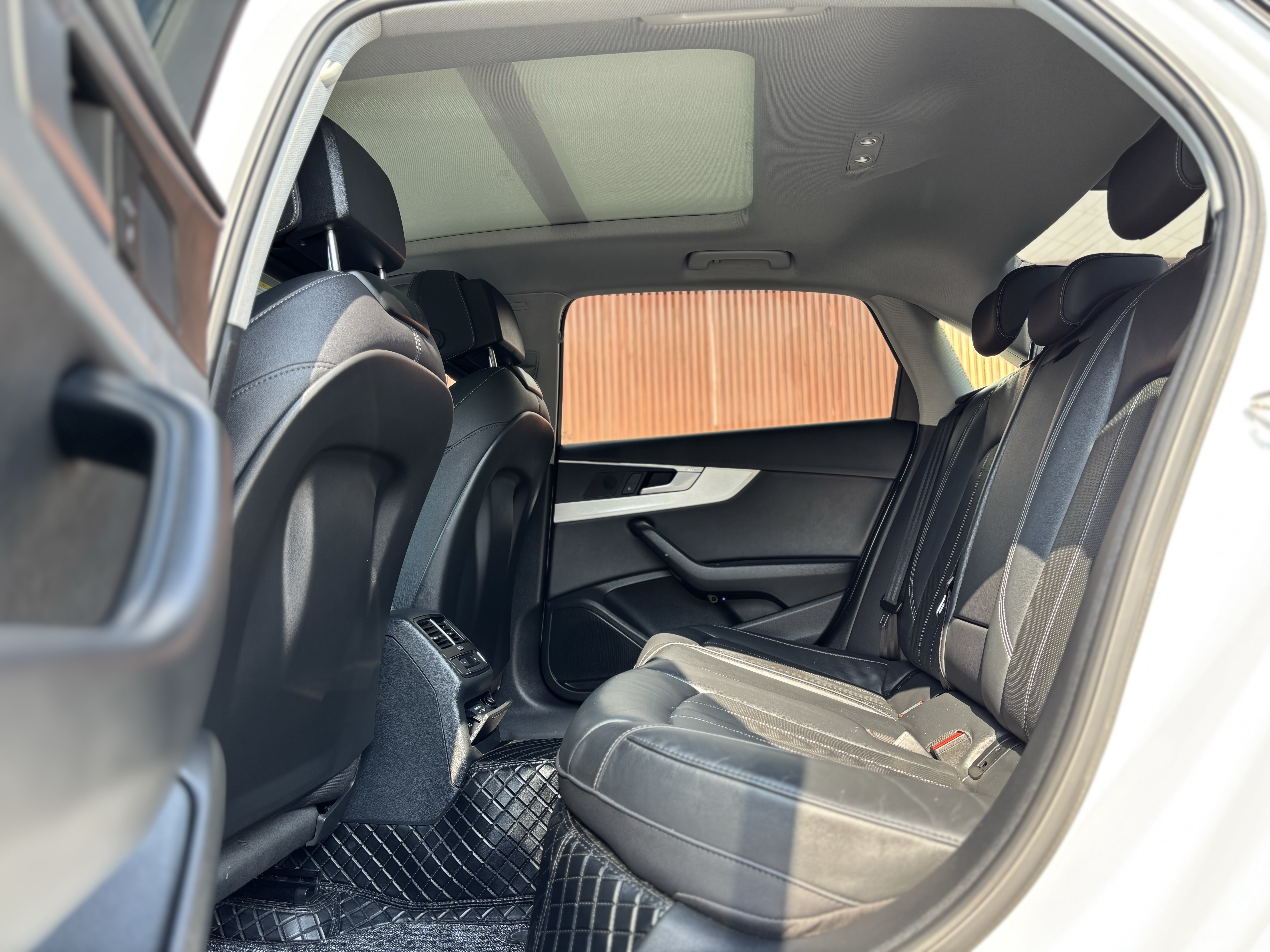 Audi A4L 2022 car image #12