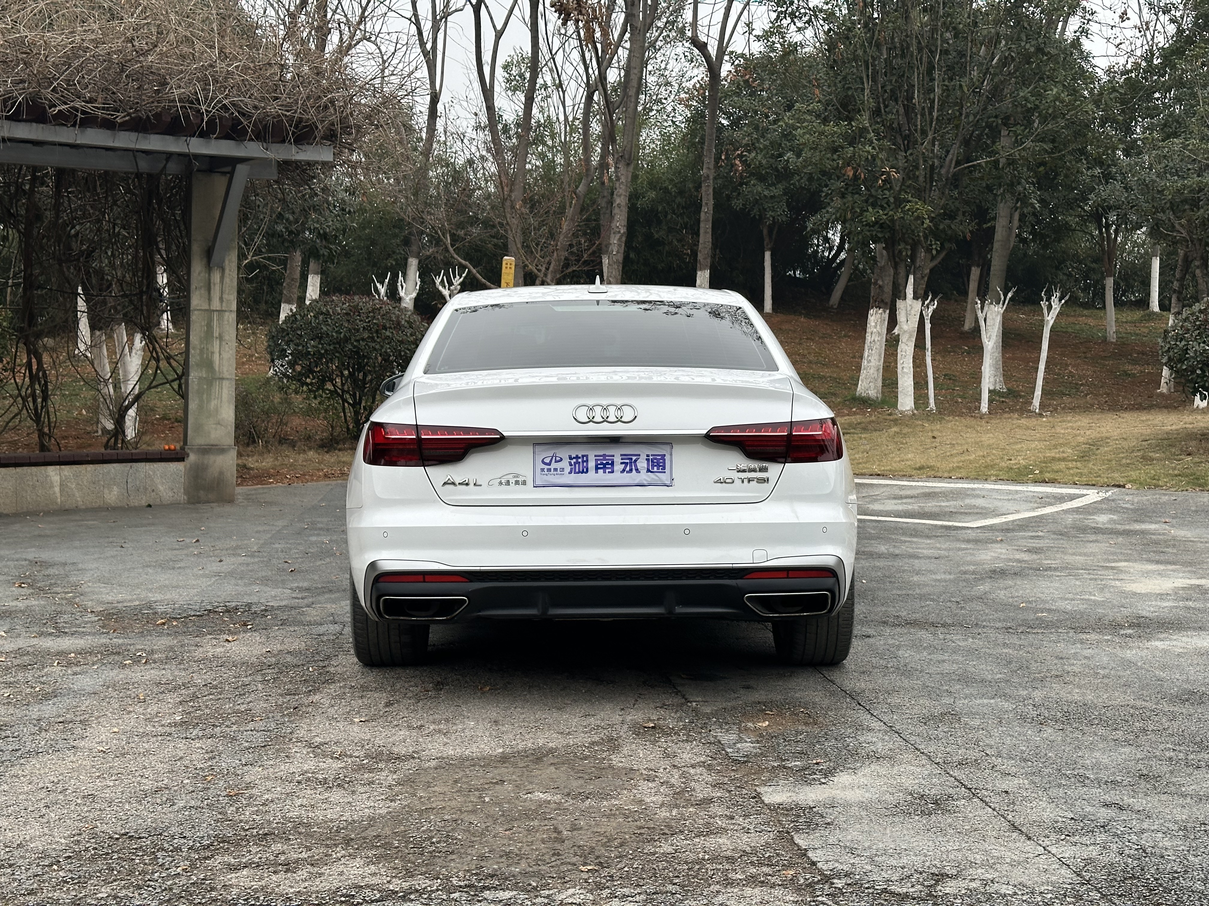 Audi A4L 2022 car image #12