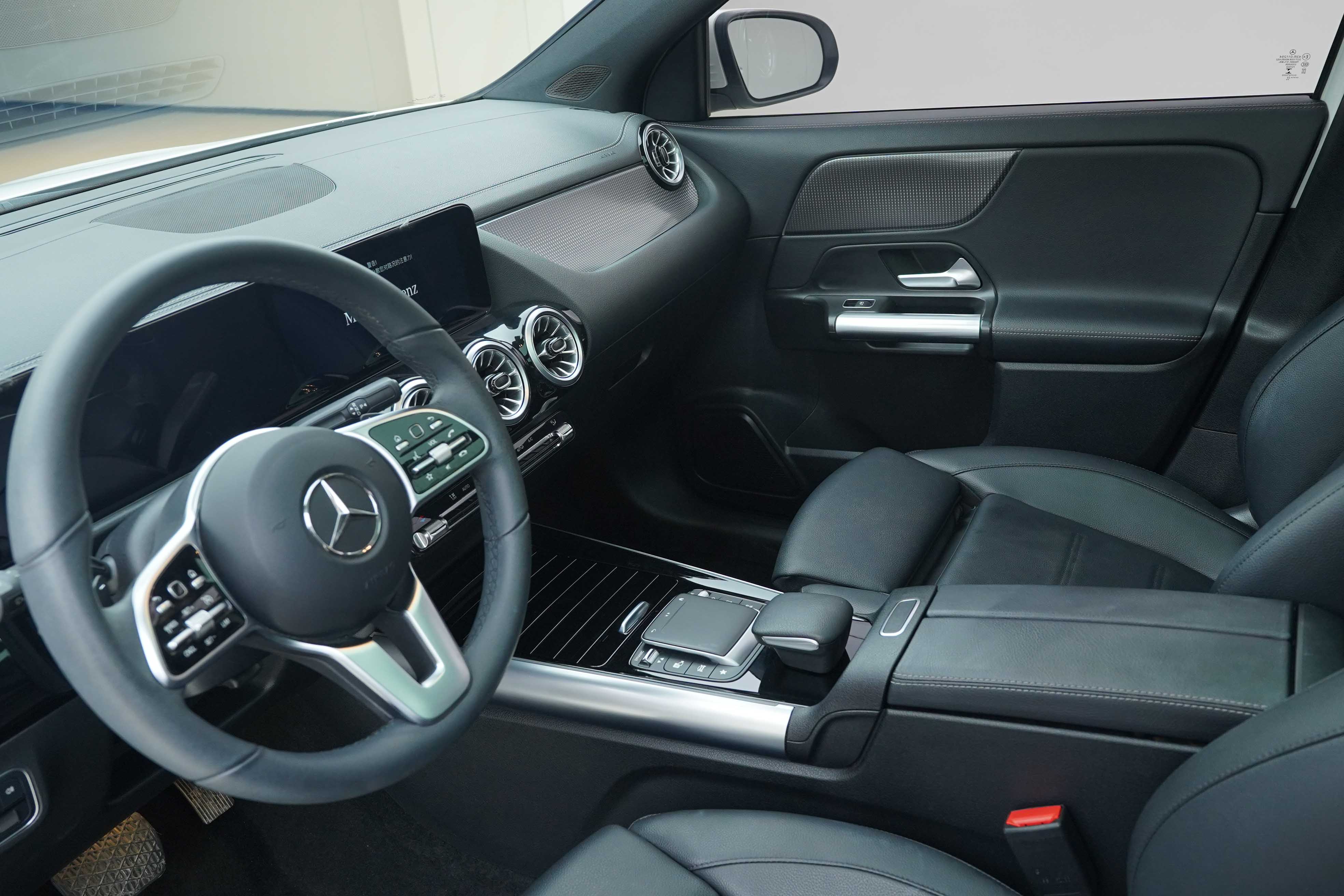 Mercedes-Benz GLA Class 2022 car image #12