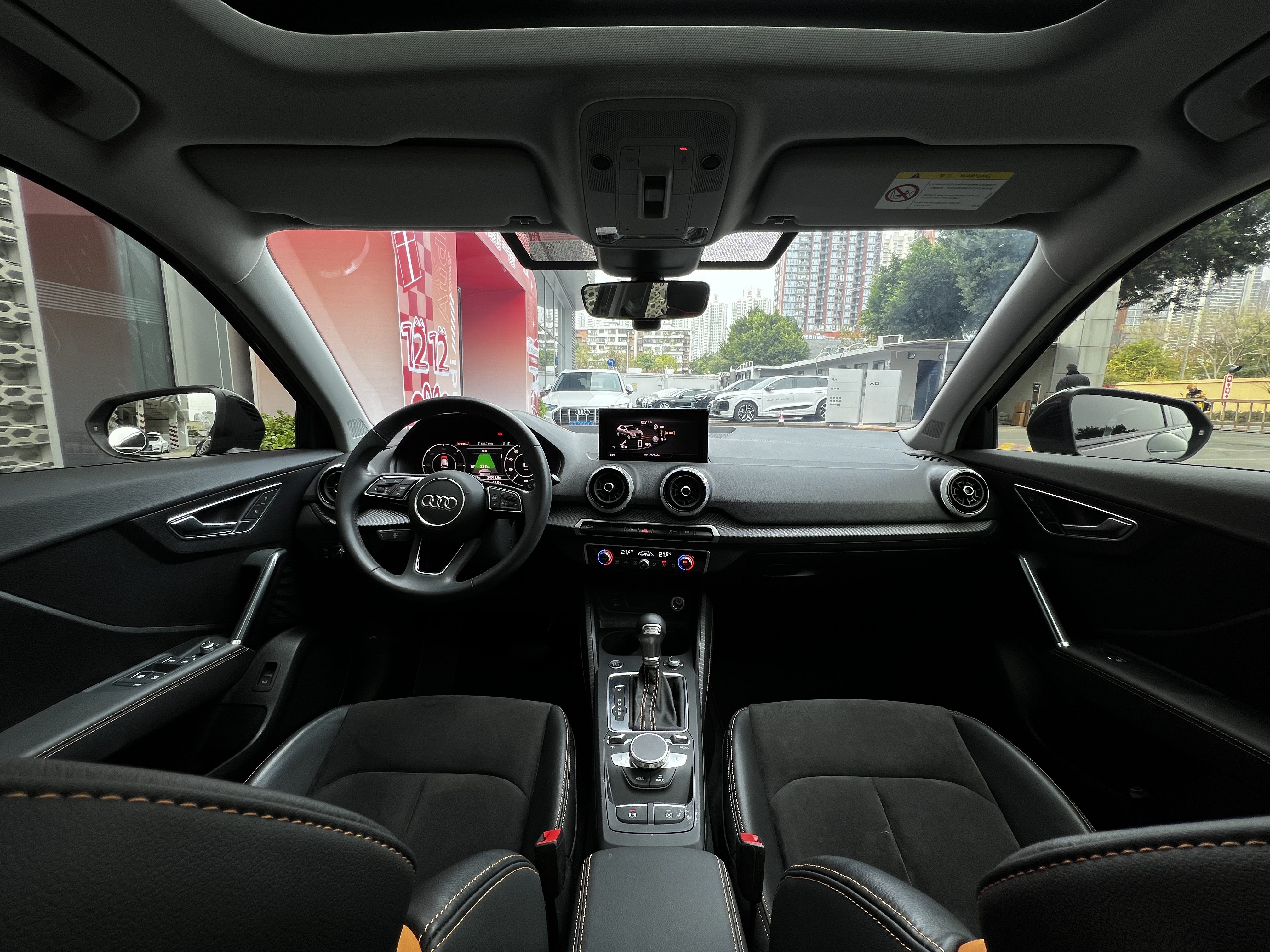 Audi Q2L e-tron 2022 immagine di auto #12