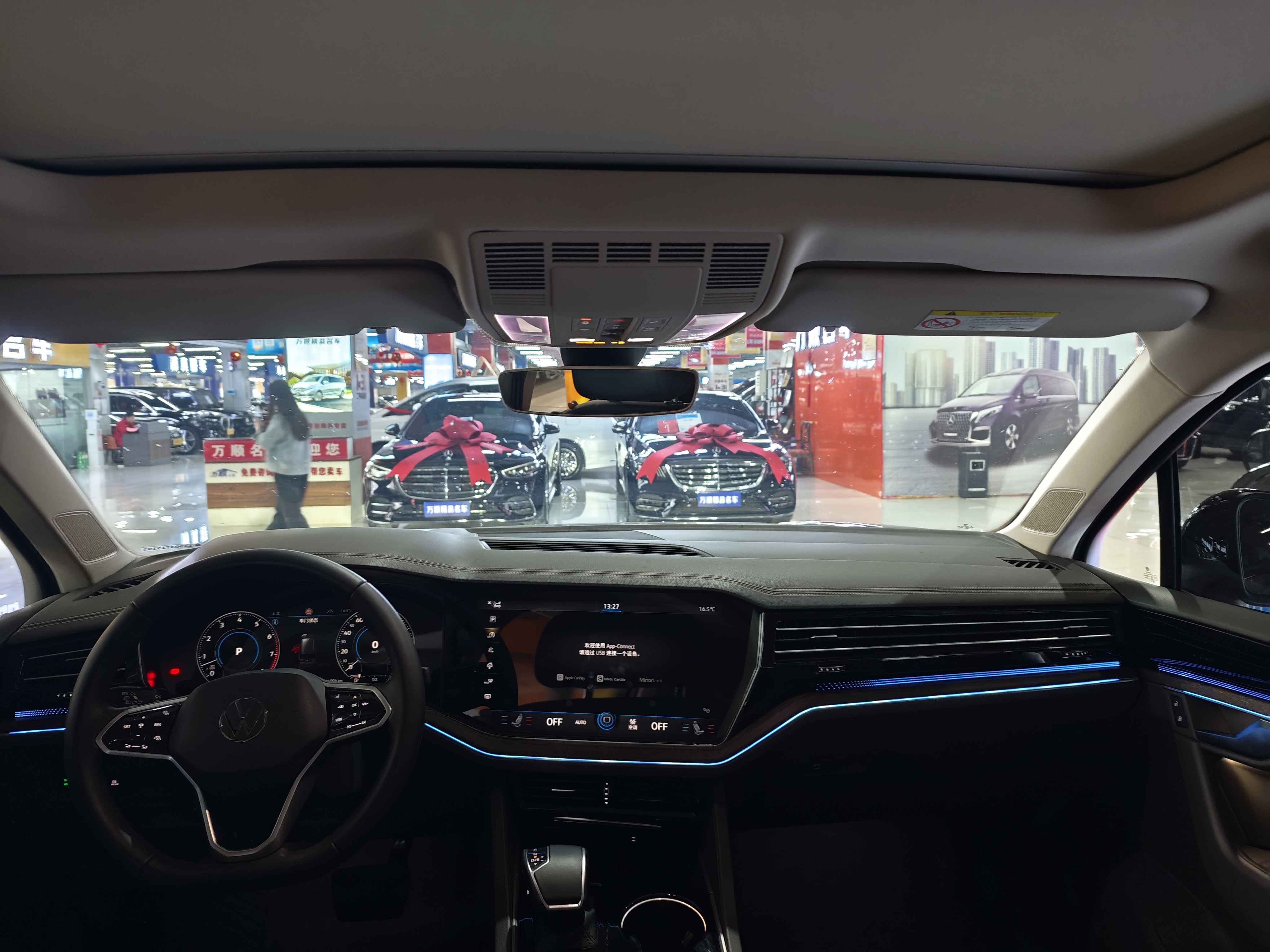 Volkswagen Touareg 2022 car image #12