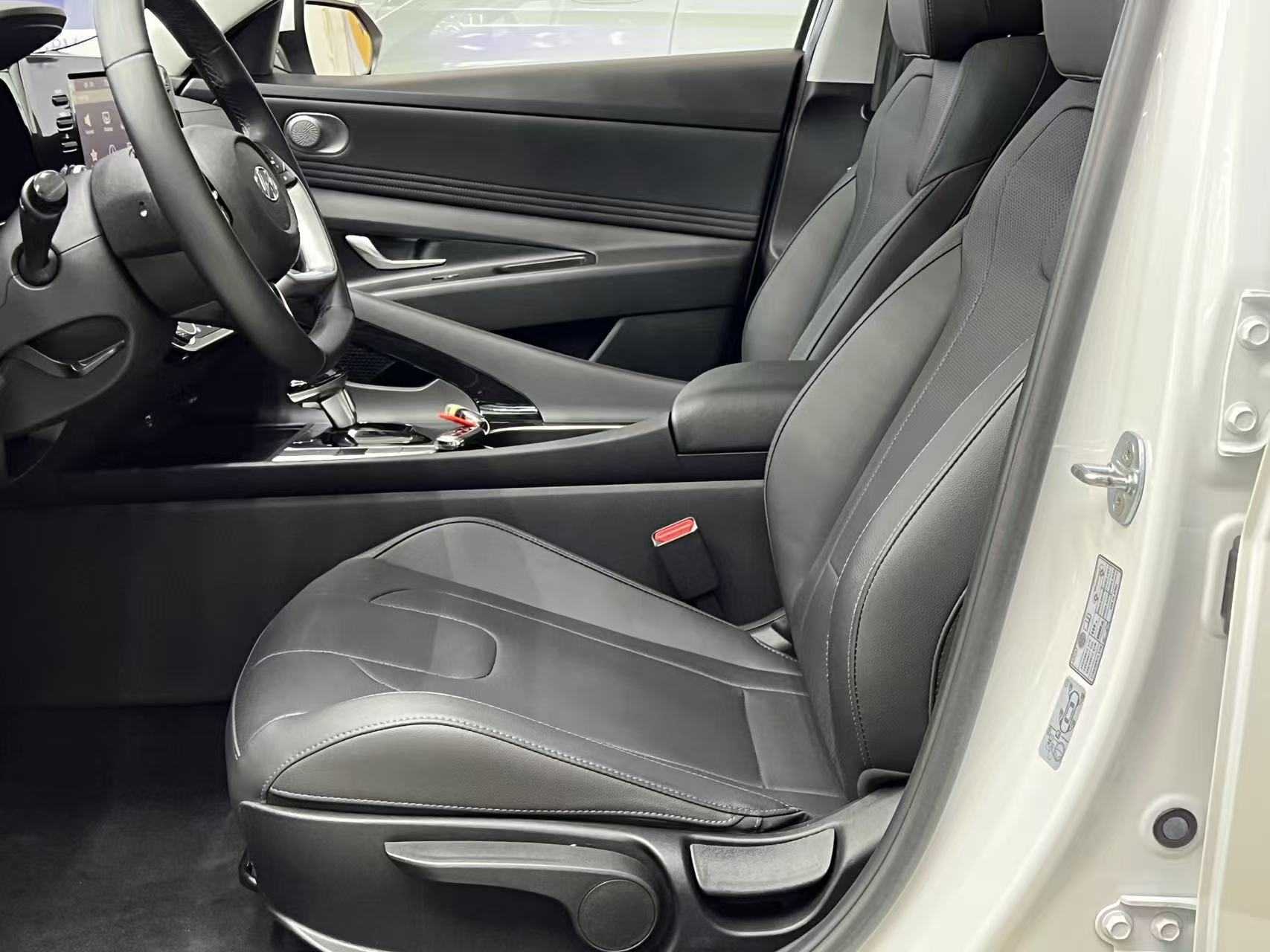 Hyundai Elantra 2022 car image #12