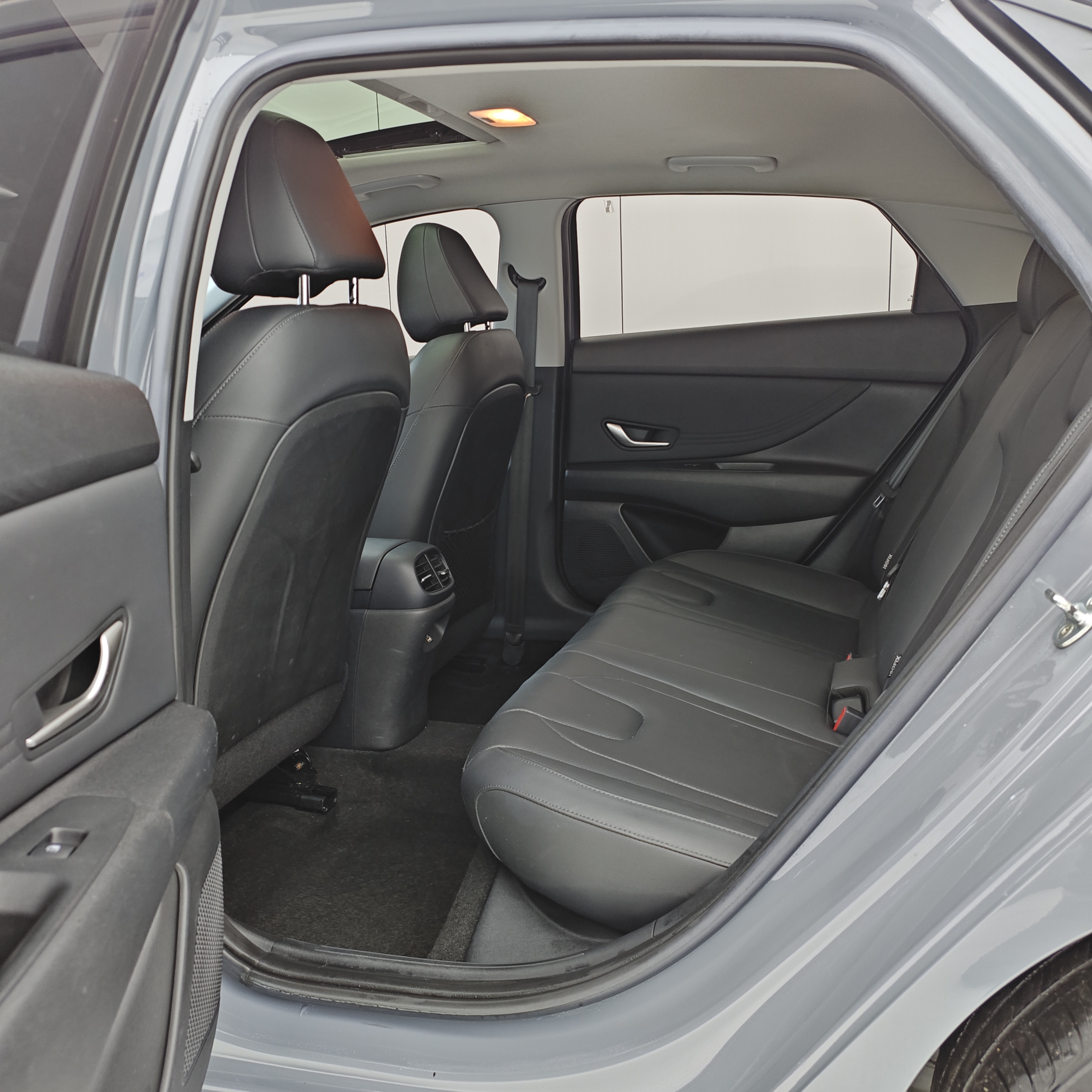 Hyundai Elantra 2022 immagine di auto #12