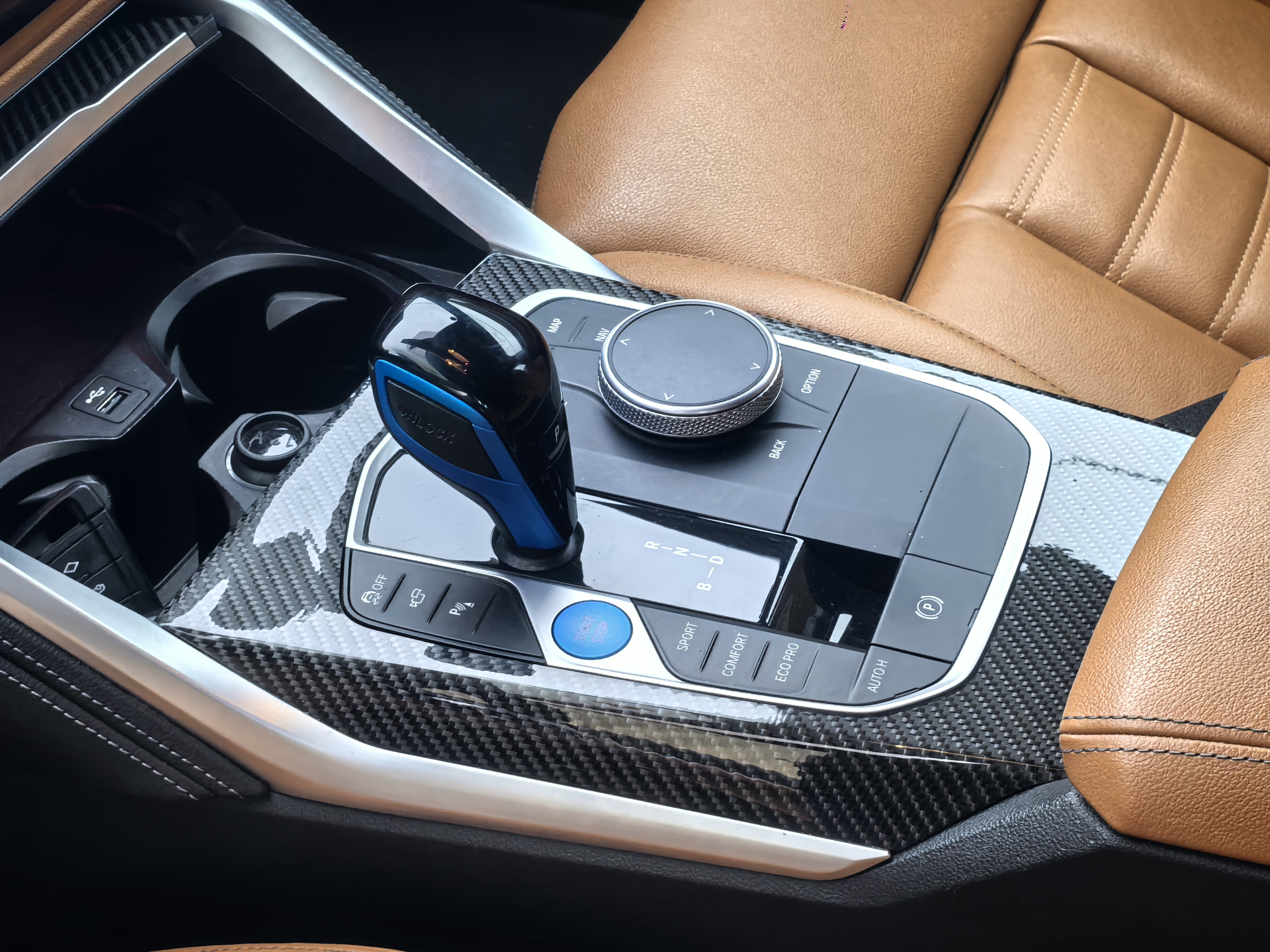 BMW i4 2022 car image #12