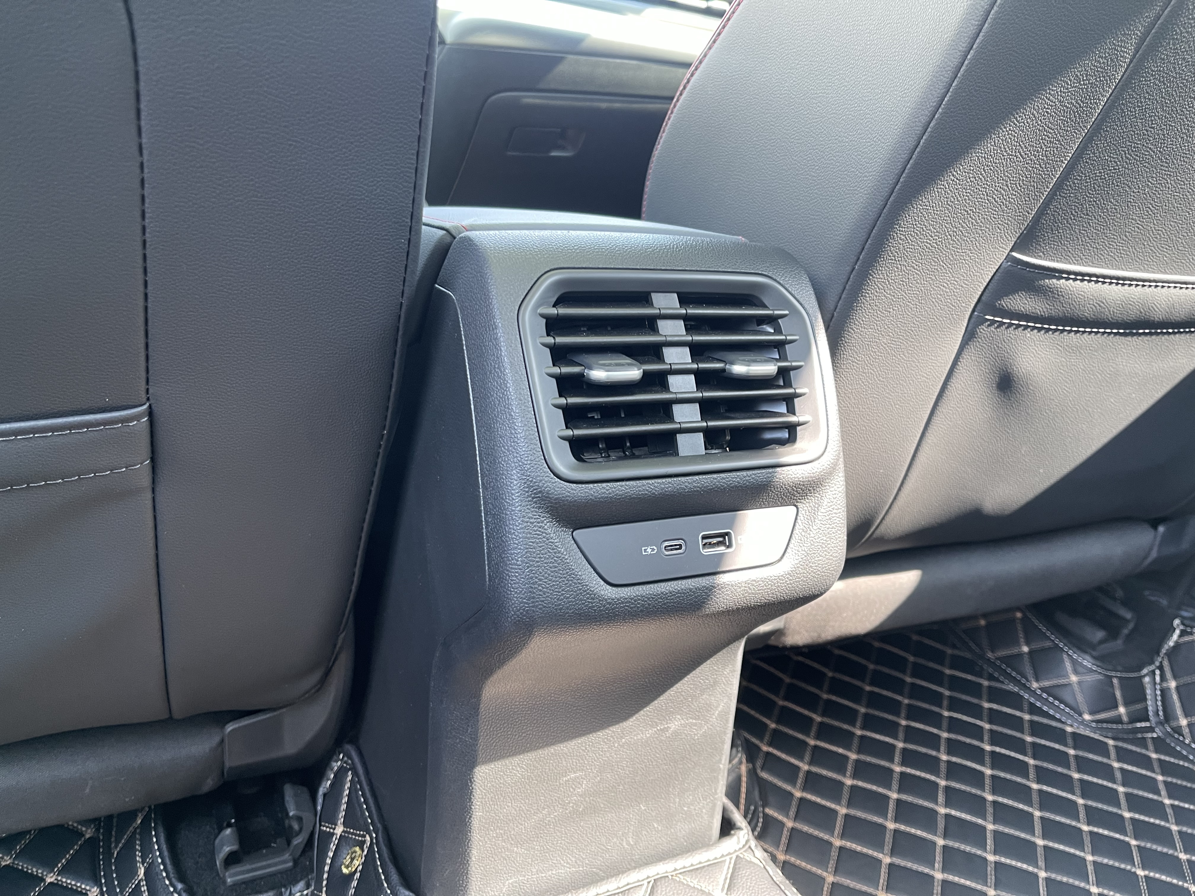 Volkswagen Lamando 2022 immagine di auto #12