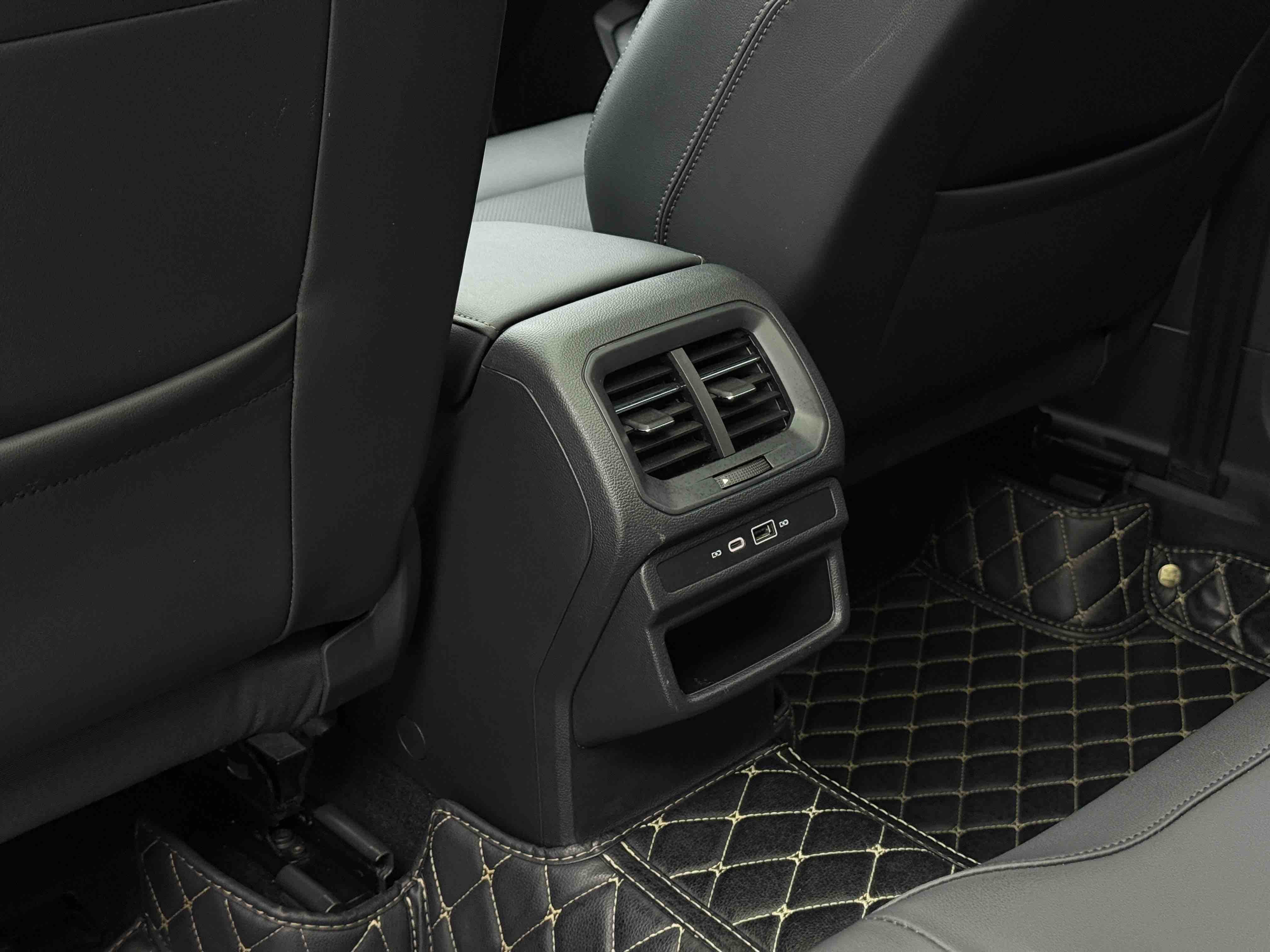 Volkswagen Tharu 2022 immagine di auto #12