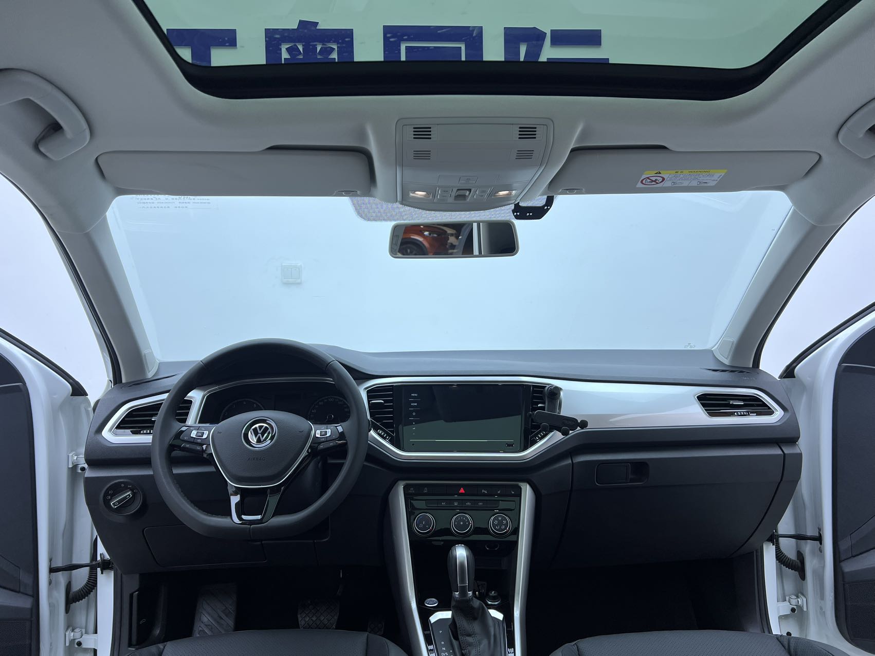 T-Roc 2023 car image #12