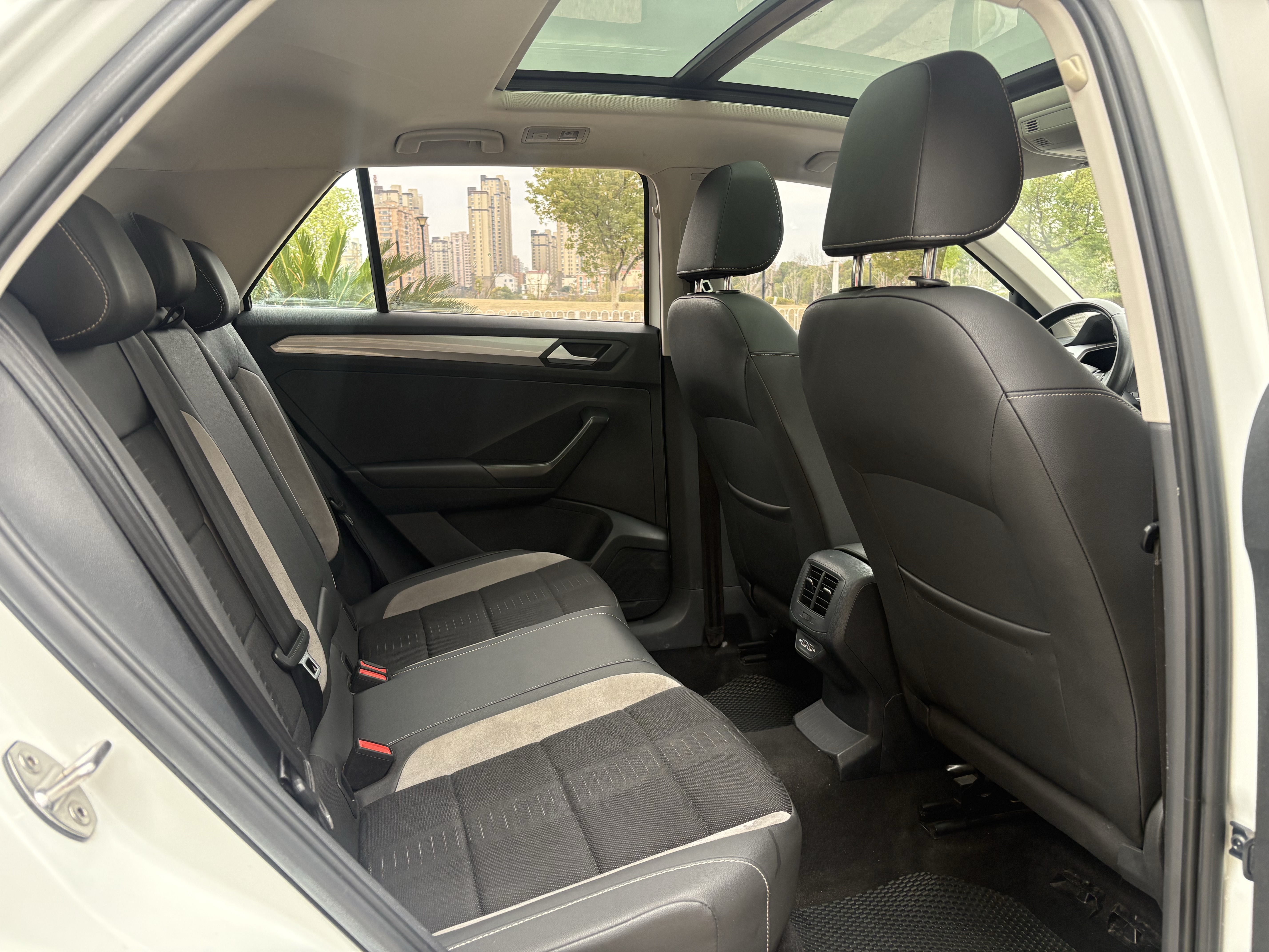 T-Roc 2023 car image #12