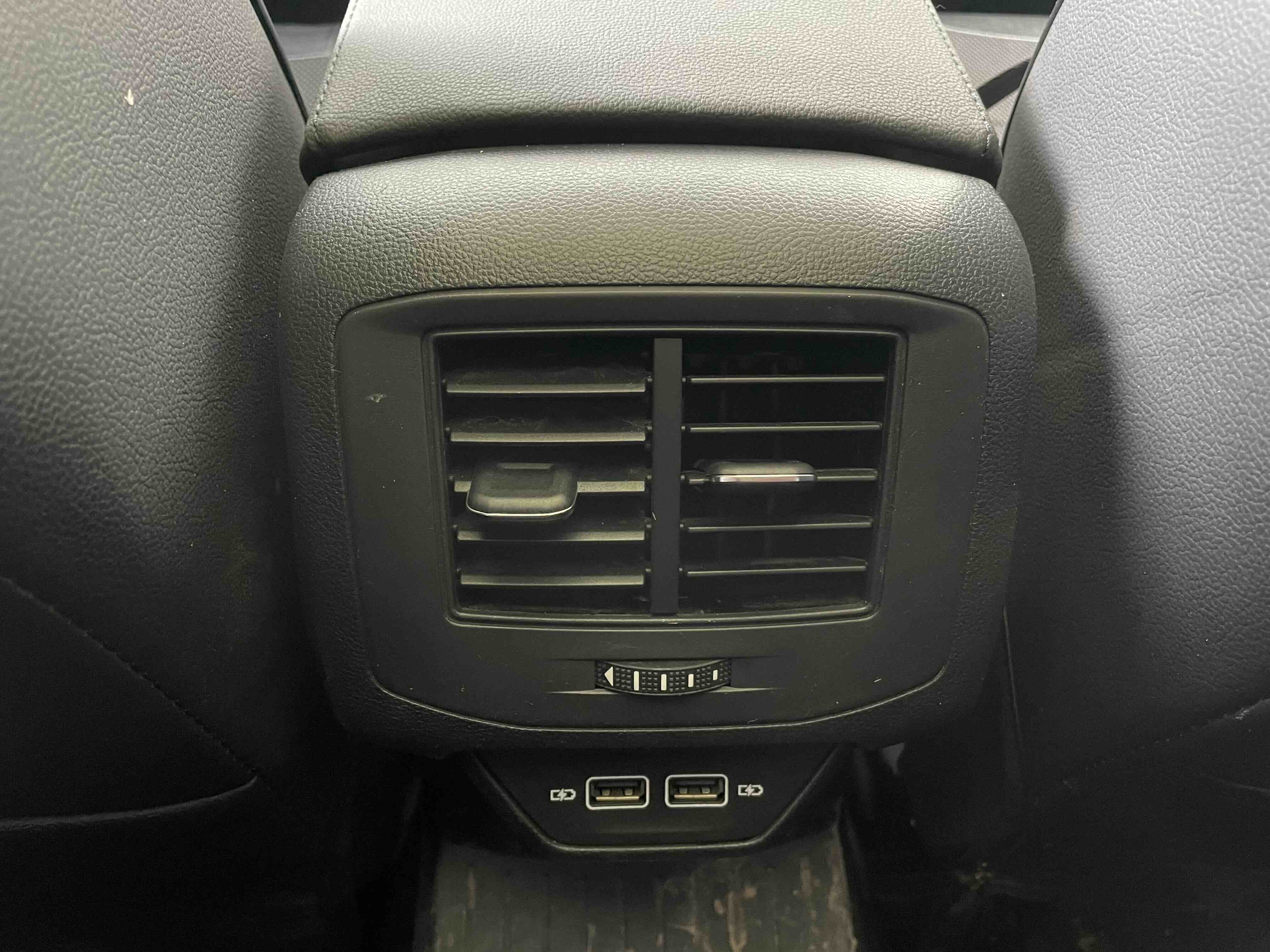 Volkswagen T-Roc 2023 car image #12