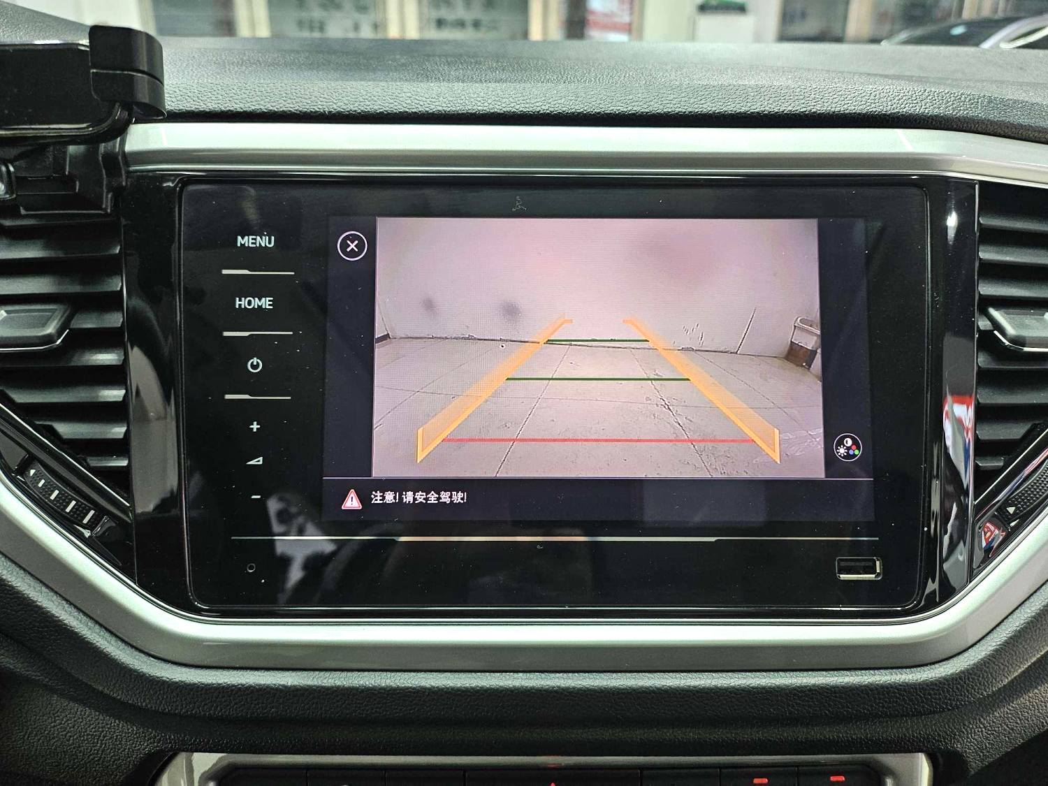 Volkswagen T-Roc 2022 immagine di auto #12