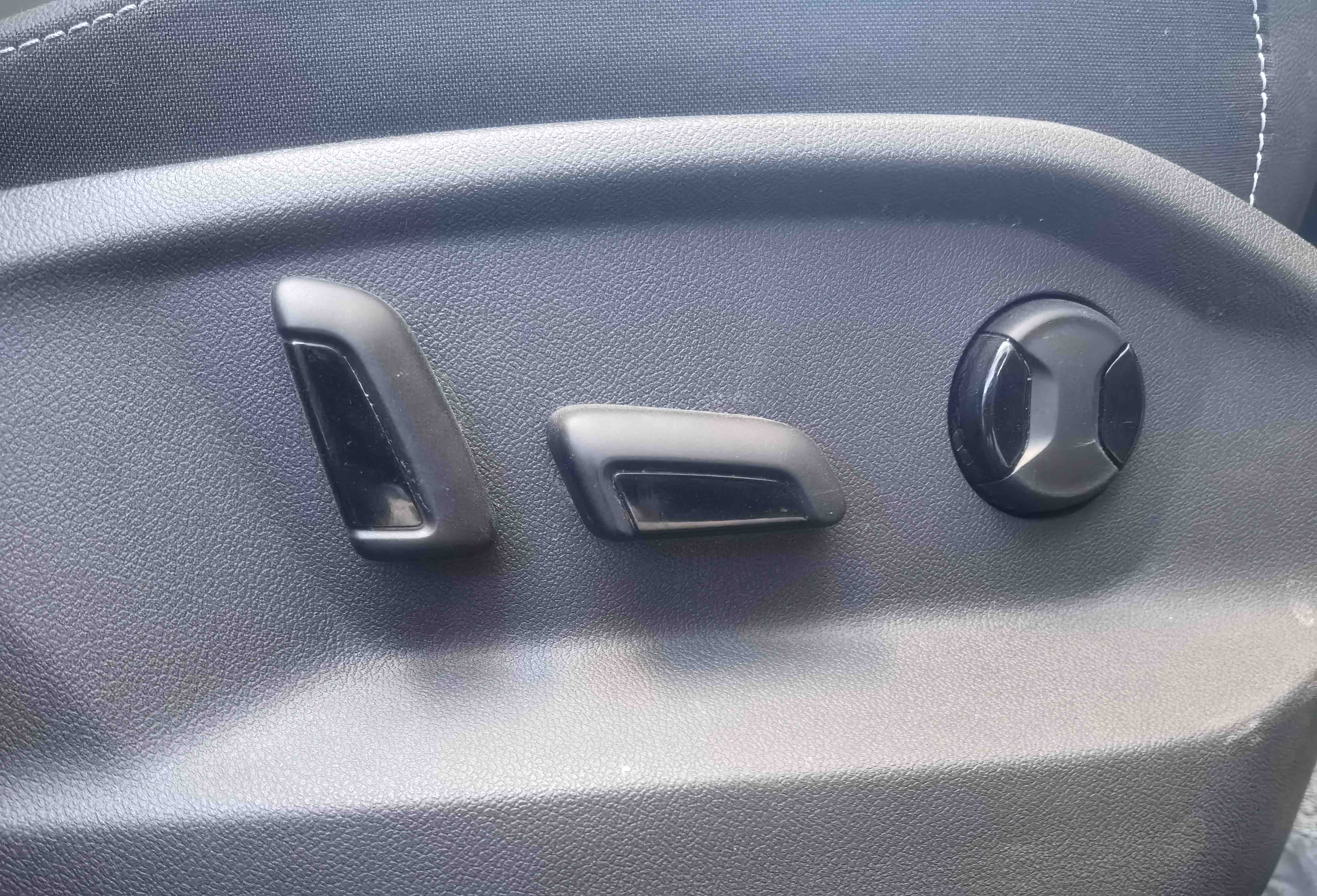 Volkswagen T-Roc 2022 car image #12