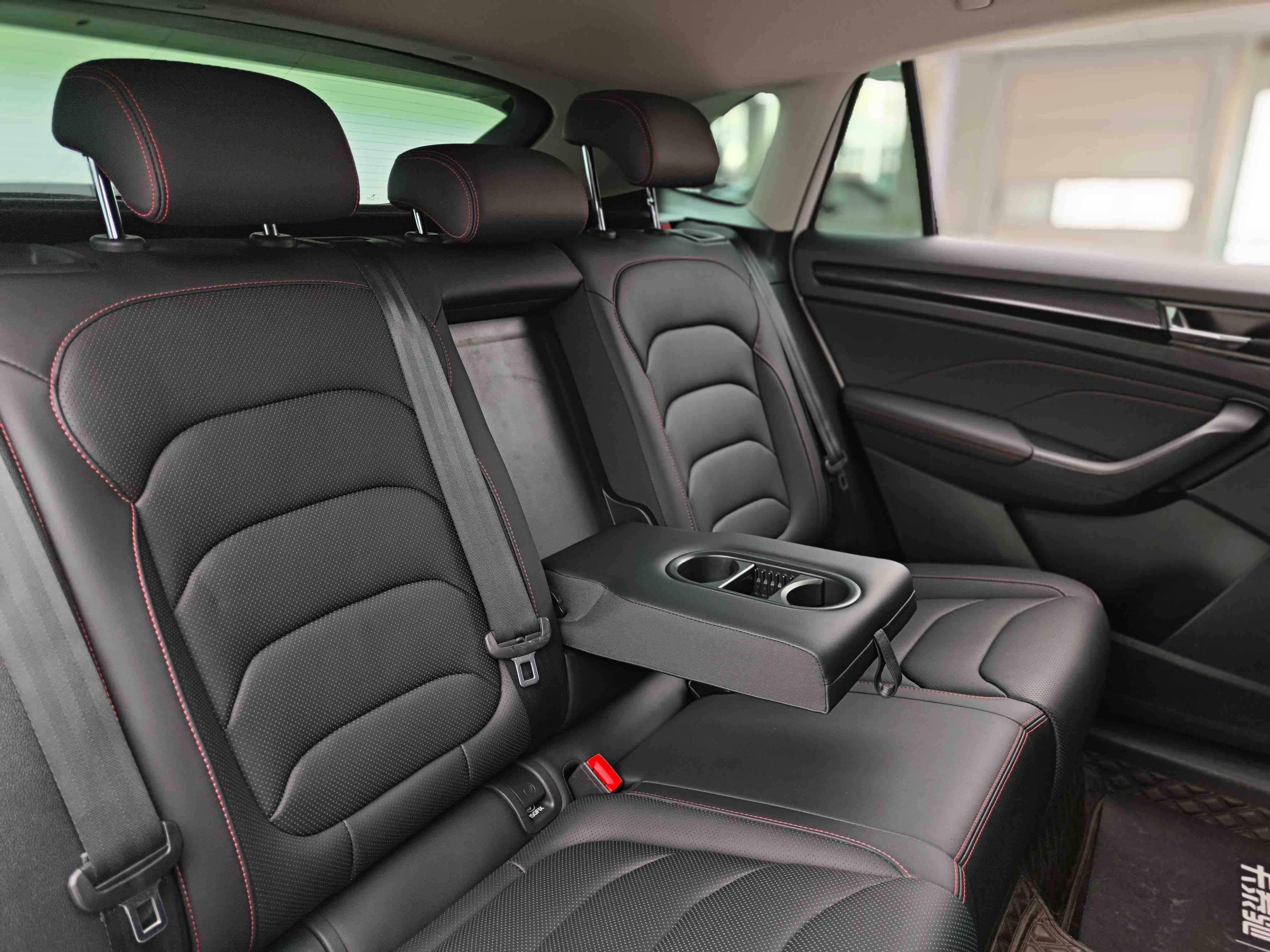 Skoda Kodiaq GT 2023 صورة سيارة #12