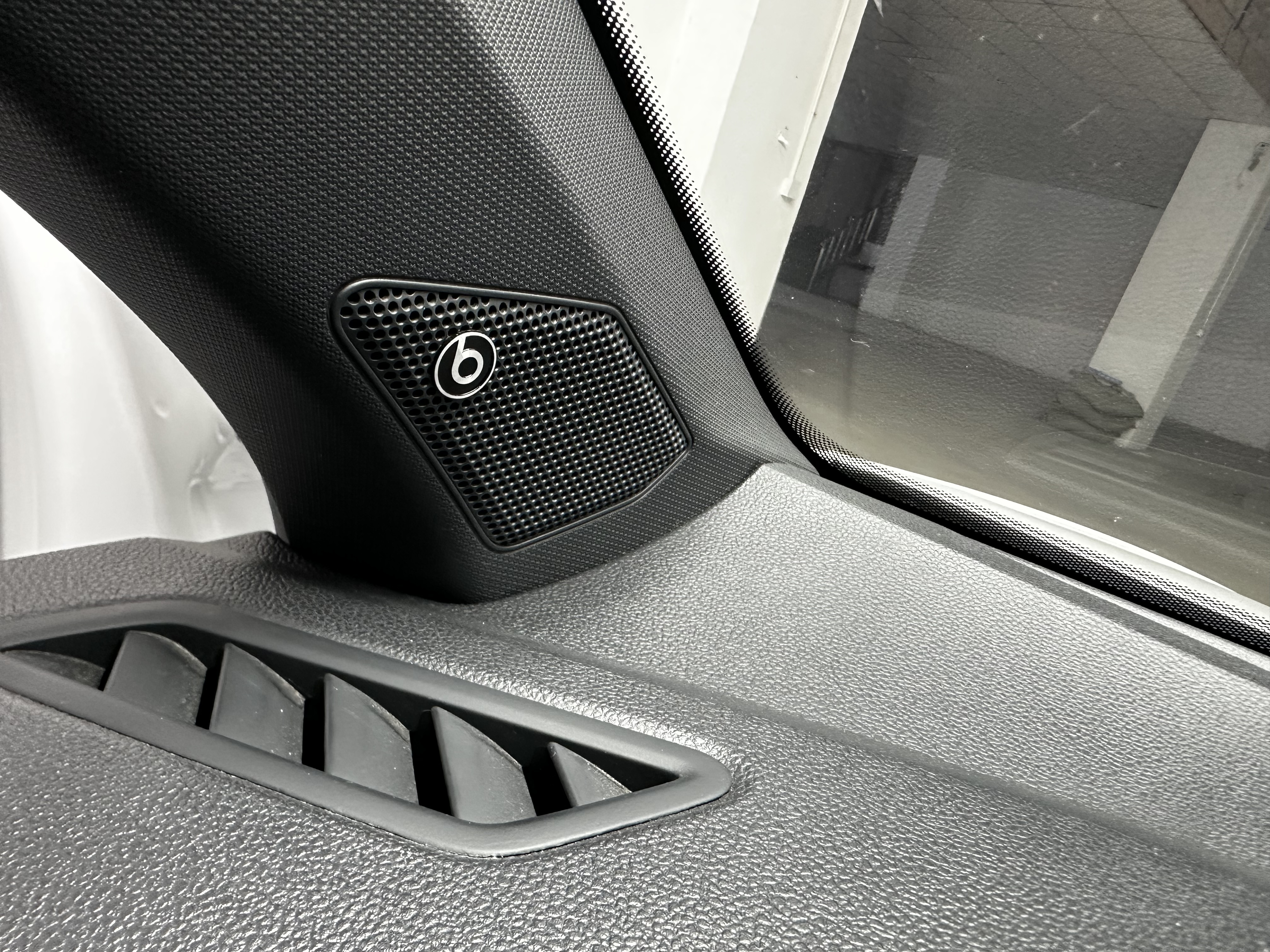 Volkswagen T-Roc 2022 car image #12