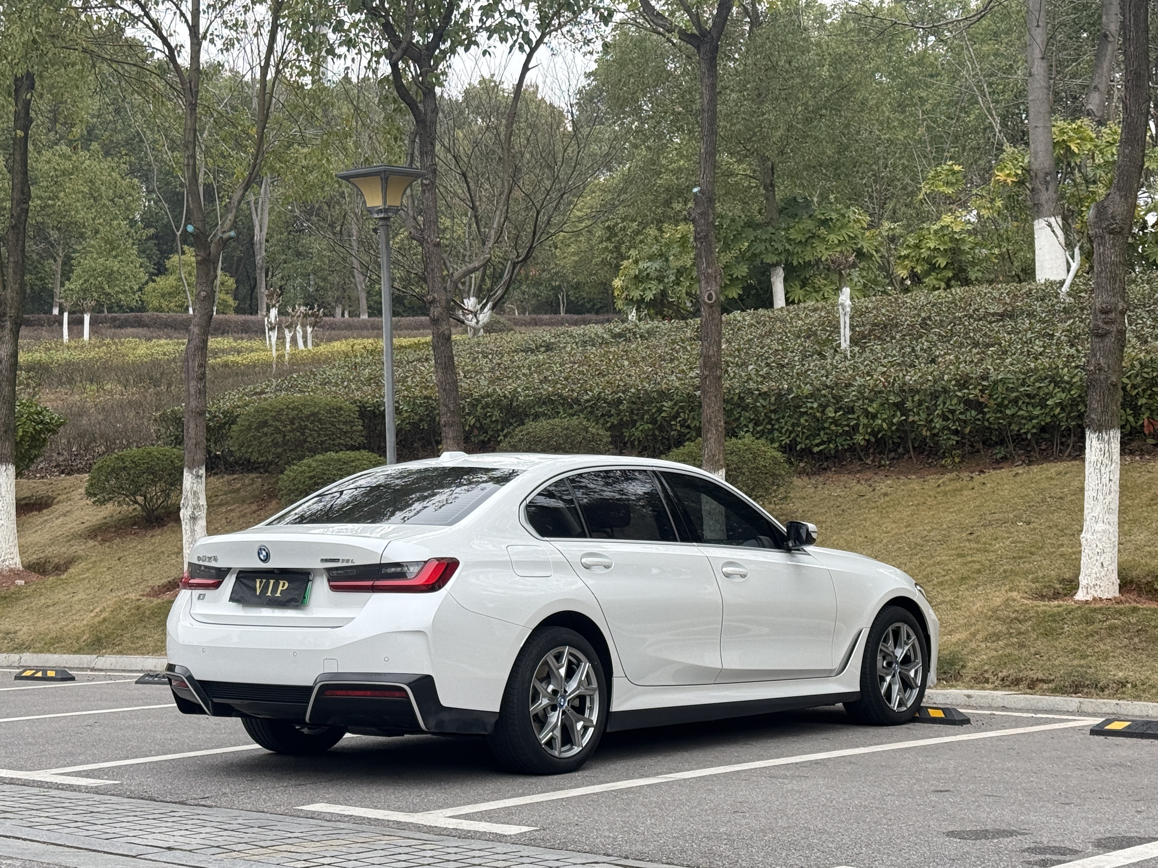 BMW i3 2023 car image #12