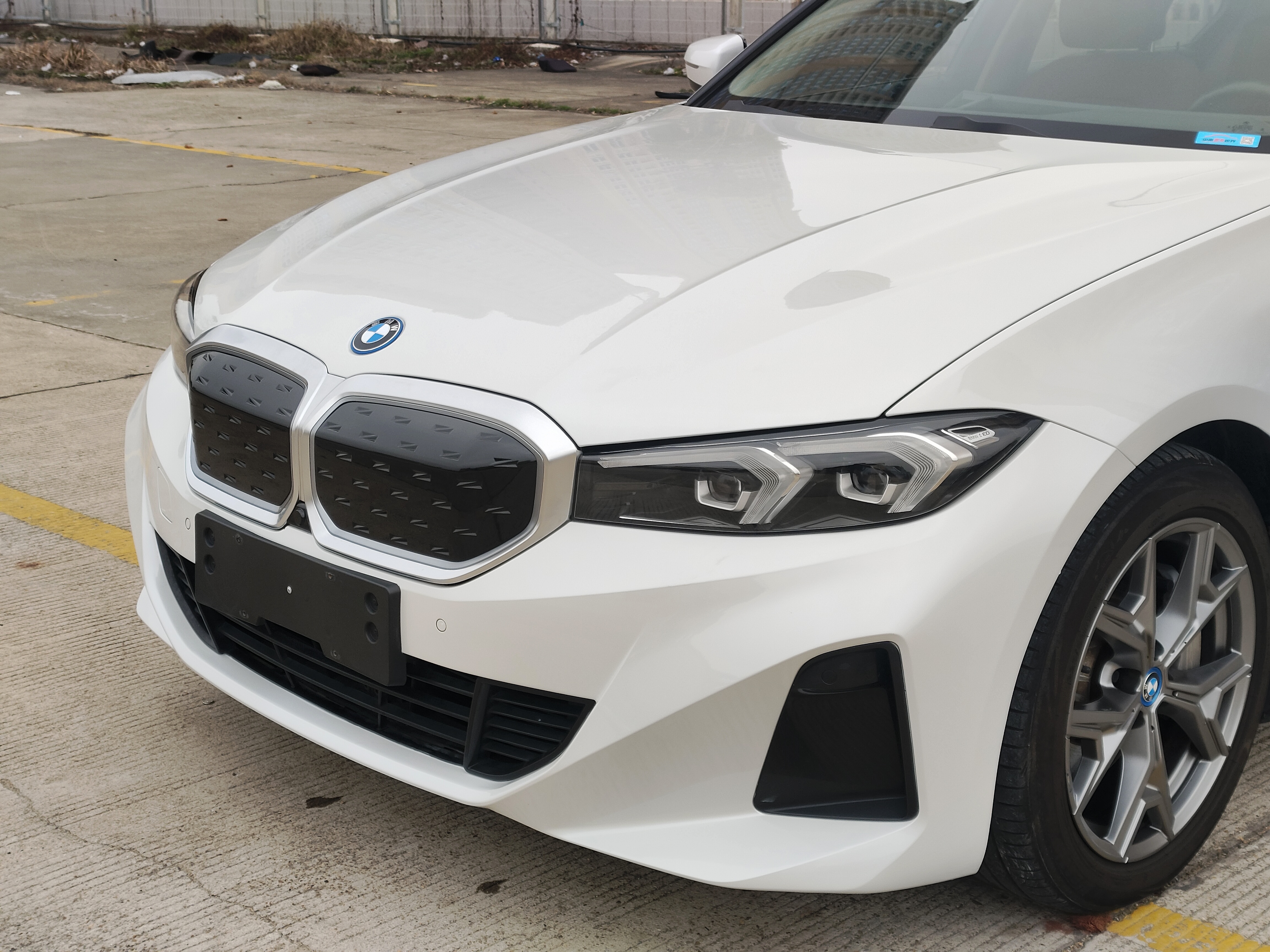 BMW i3 2023 car image #12