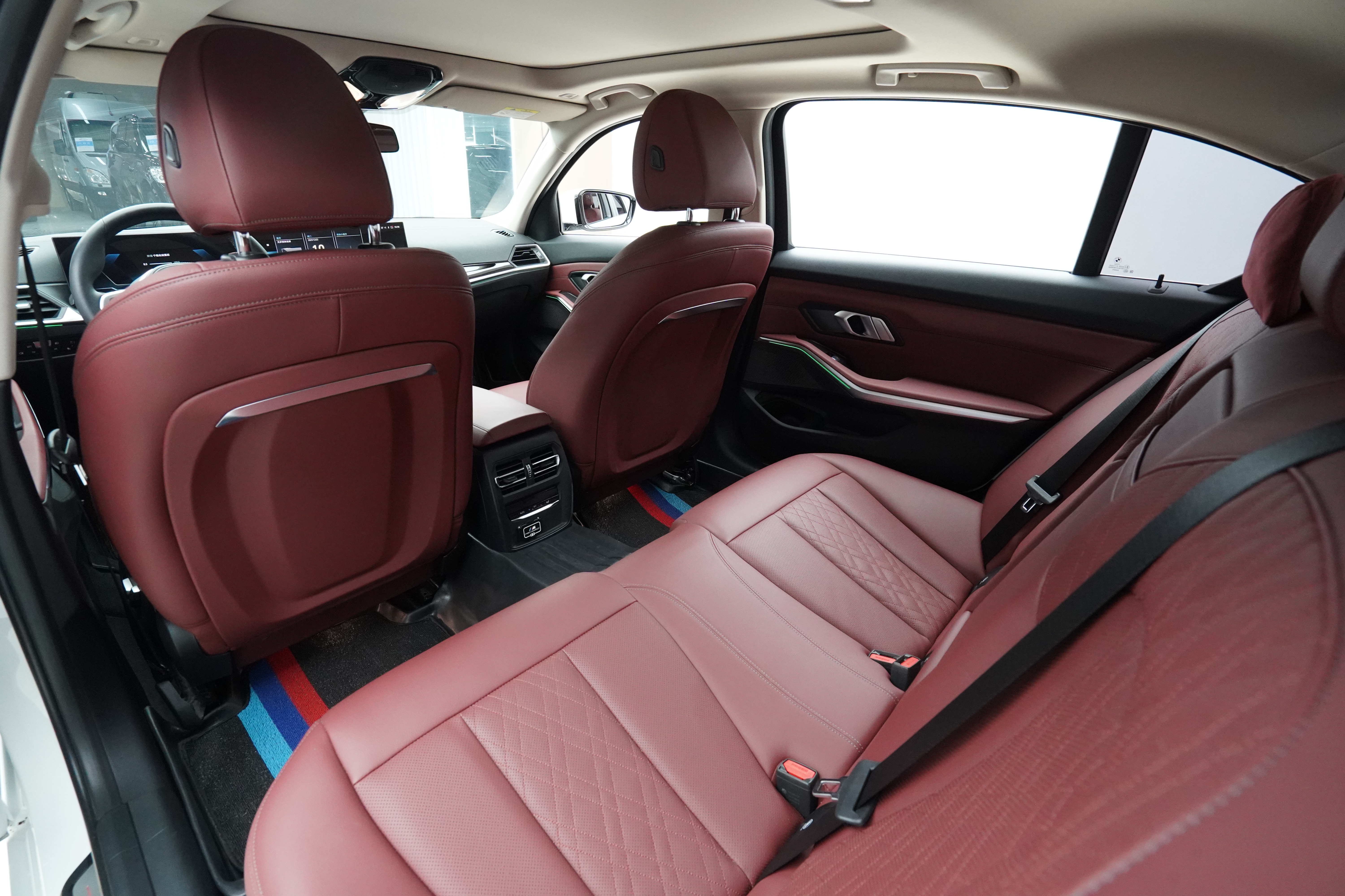 BMW i3 2022 immagine di auto #12