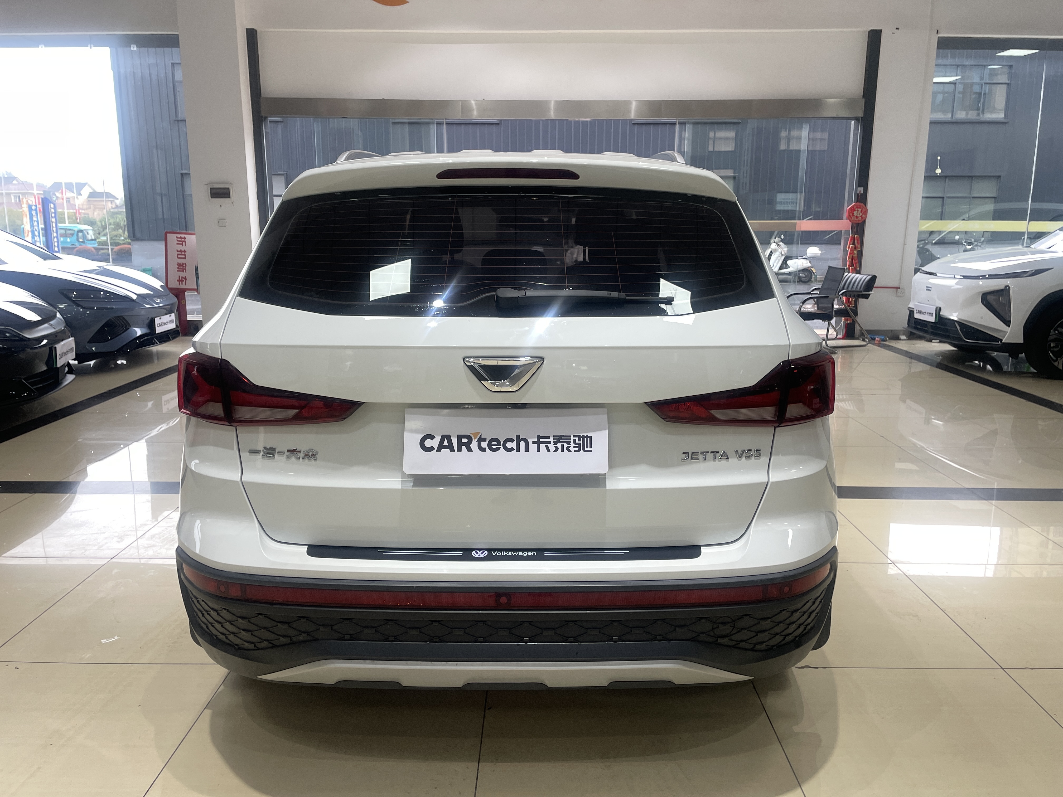 VS5 2022 car image #12