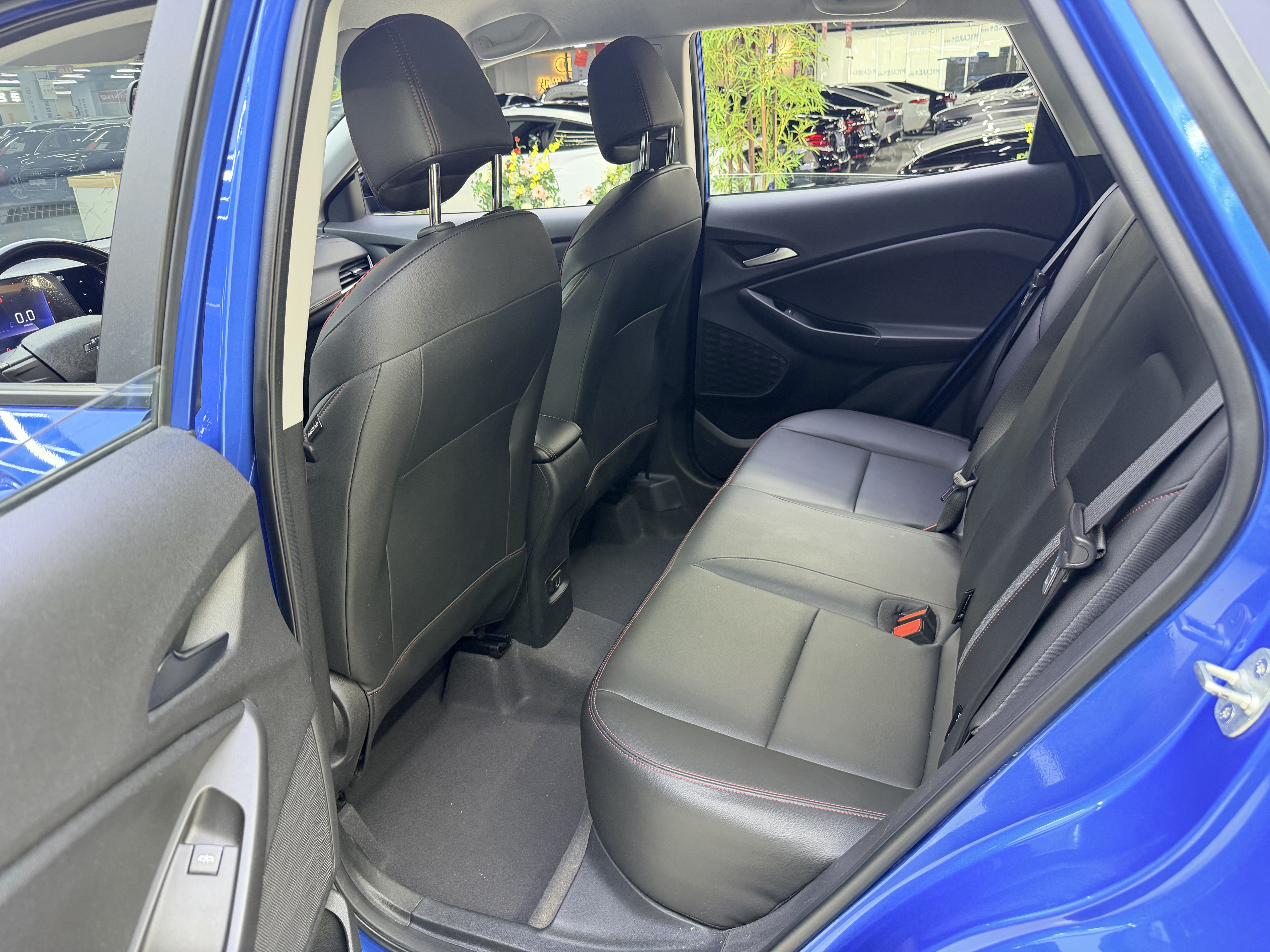 Chevrolet Tracker 2023 immagine di auto #12