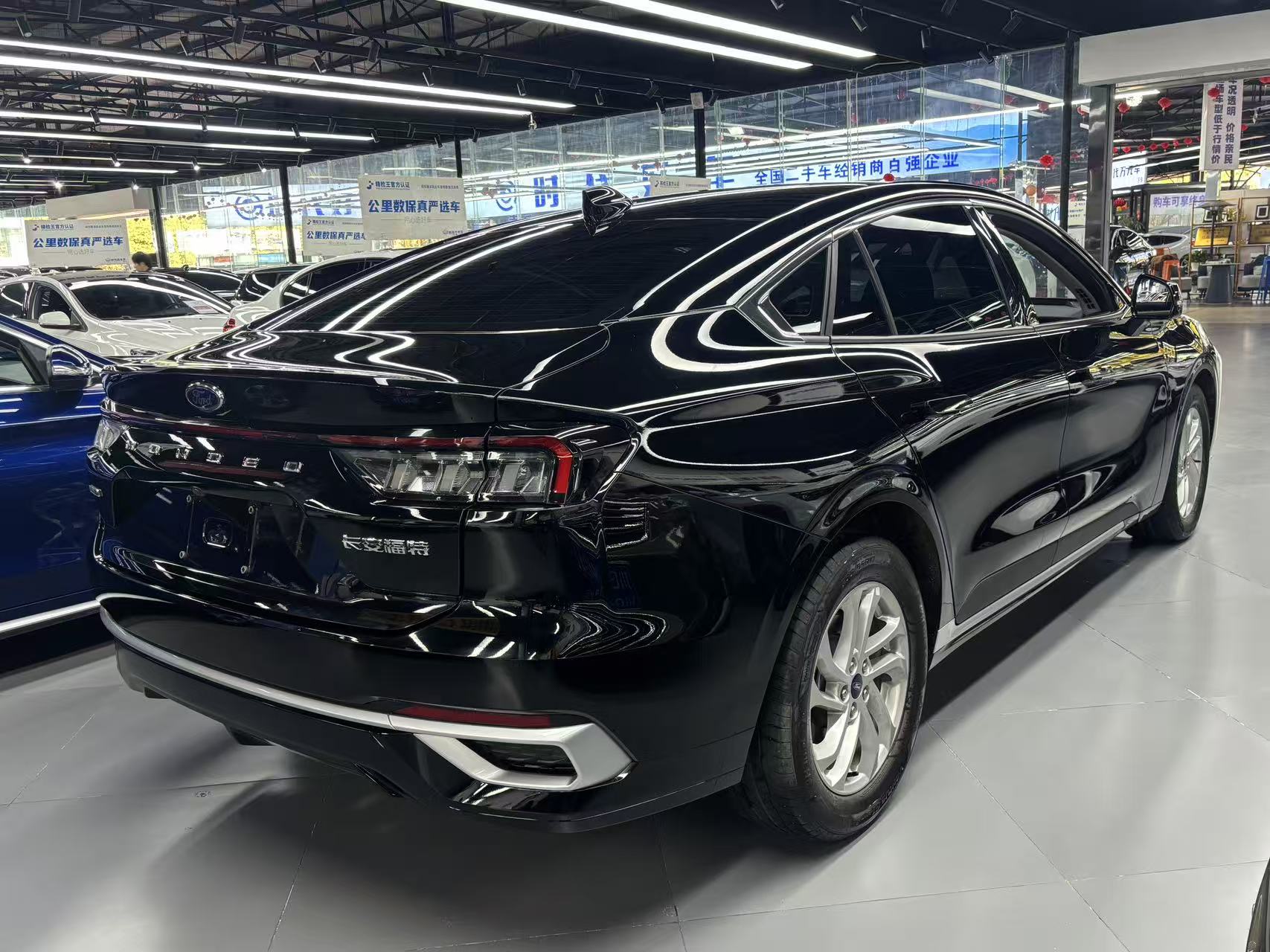 Ford Mondeo 2023 car image #12