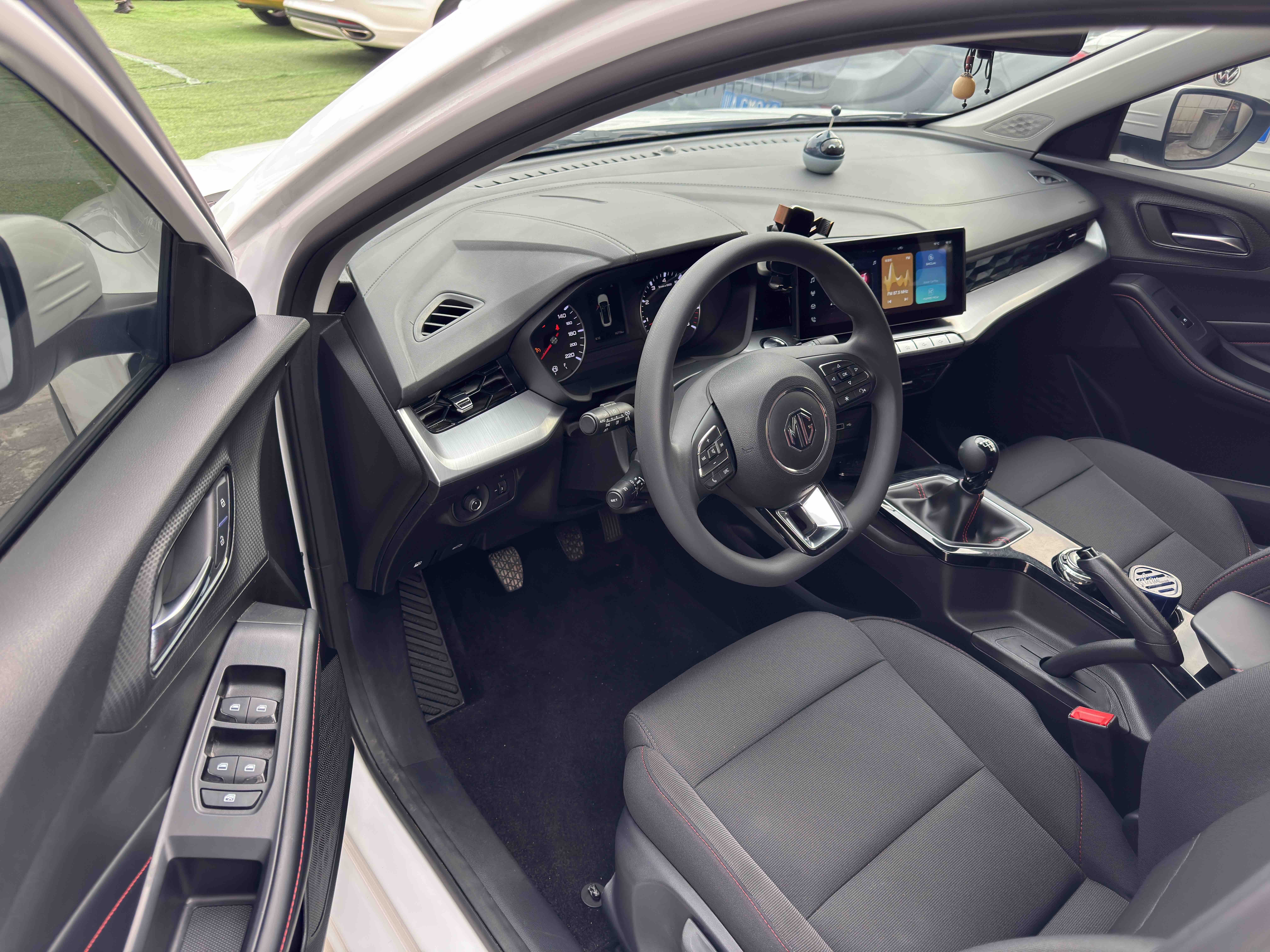 5 2022 car image #12