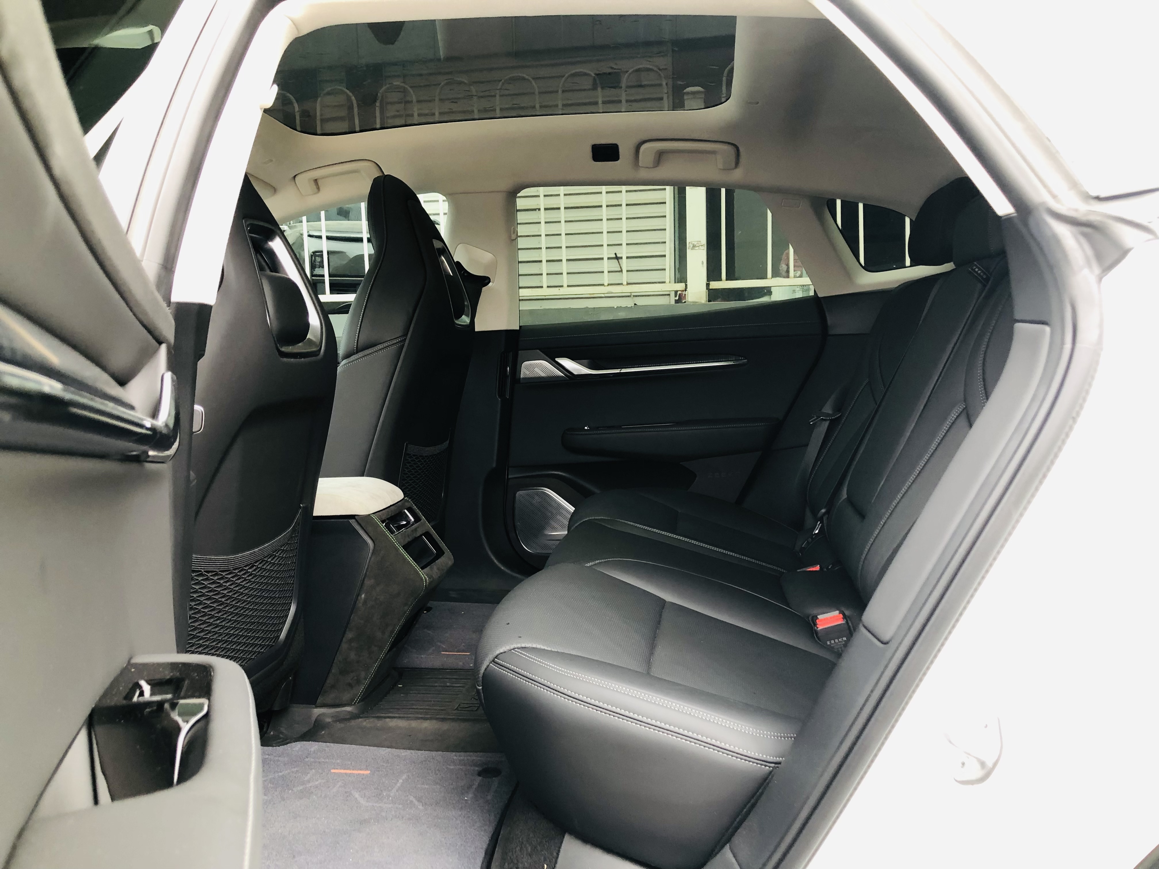 Zeekr 001 2023 car image #12