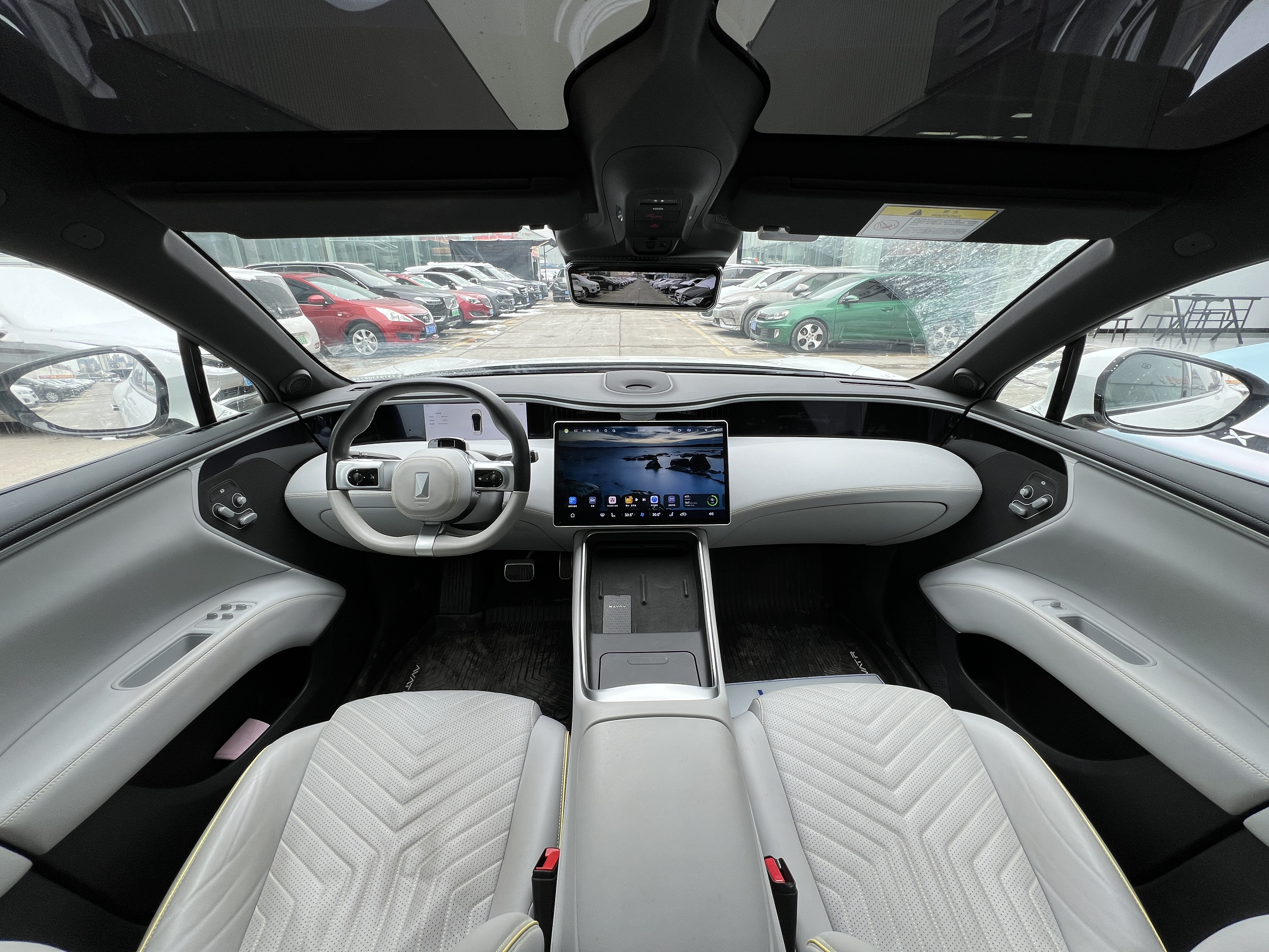 Avatr 11 2023 car image #12