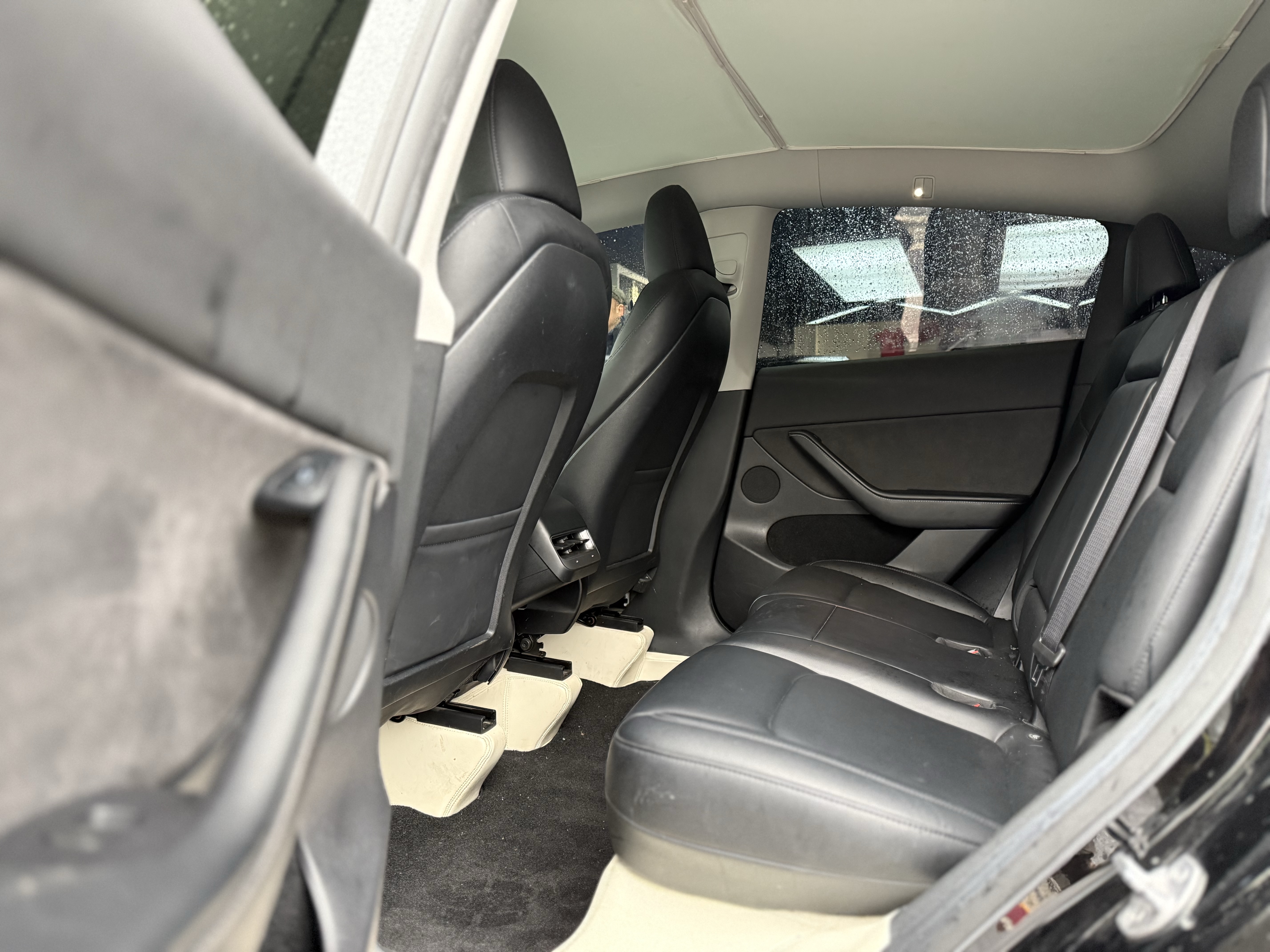 Tesla Model Y 2022 car image #12