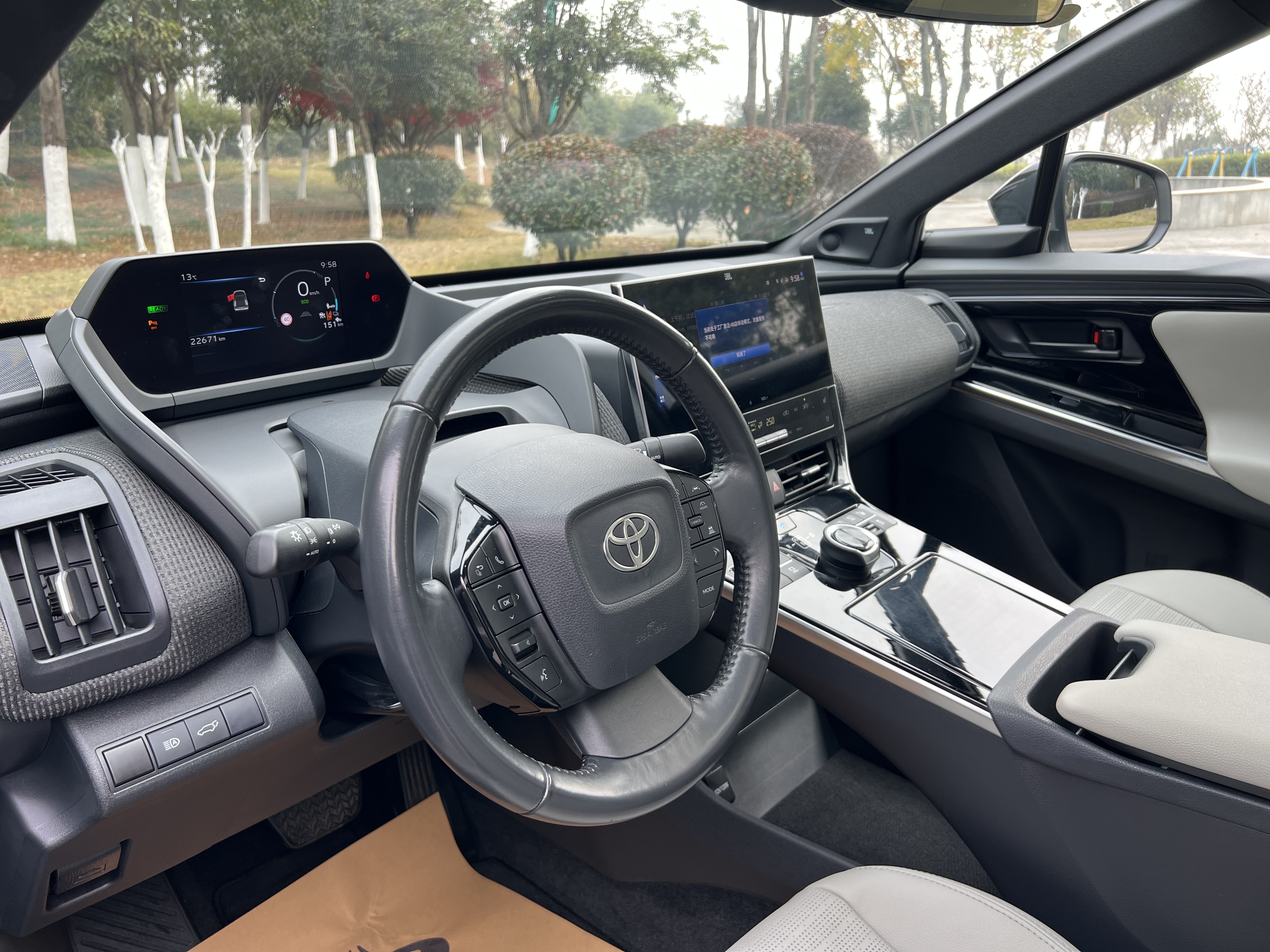 Toyota bZ4X 2022 immagine di auto #12