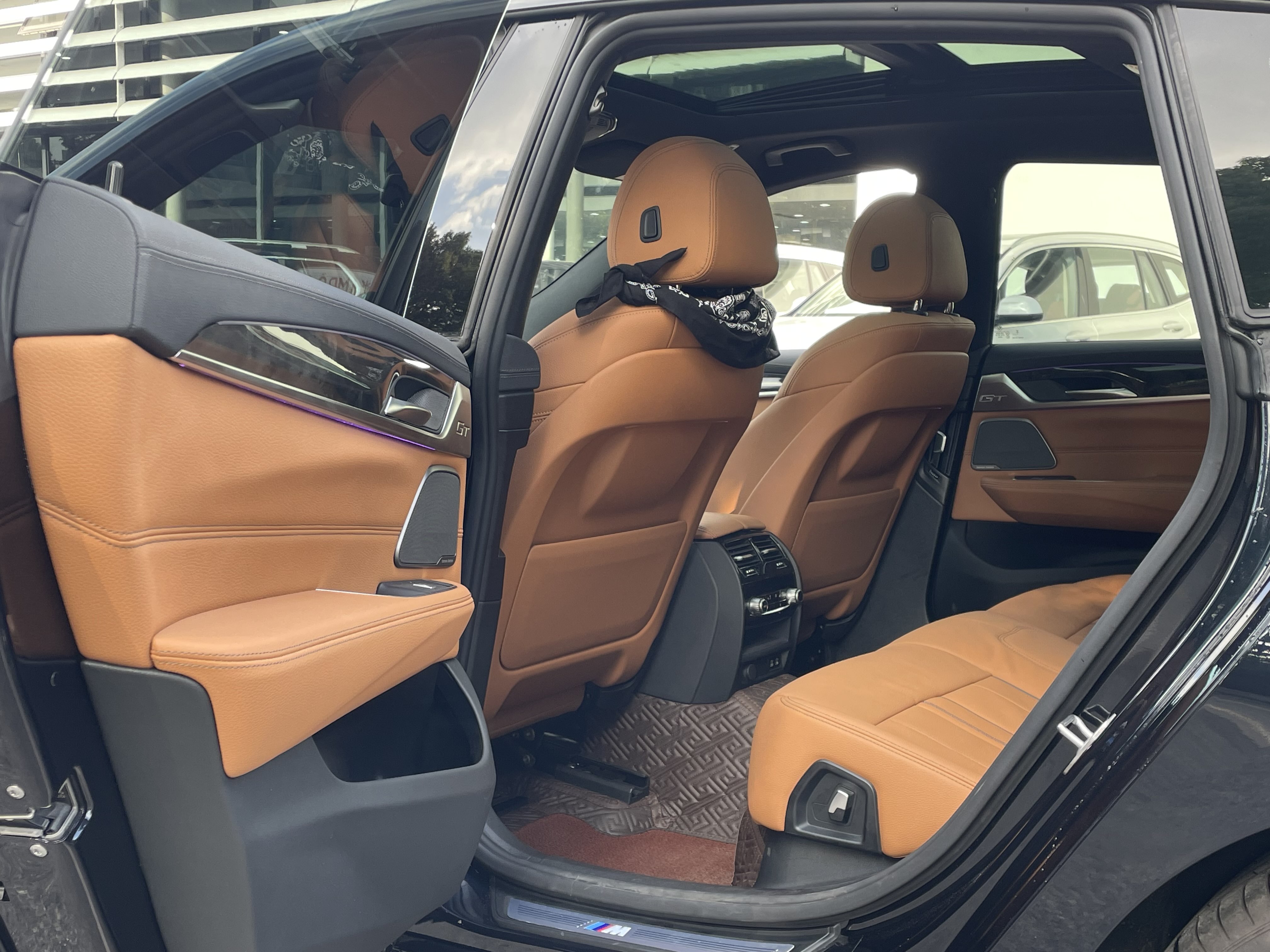 BMW 6 Series GT 2024 #12 BMW 6 Series GT 2024 car image #12