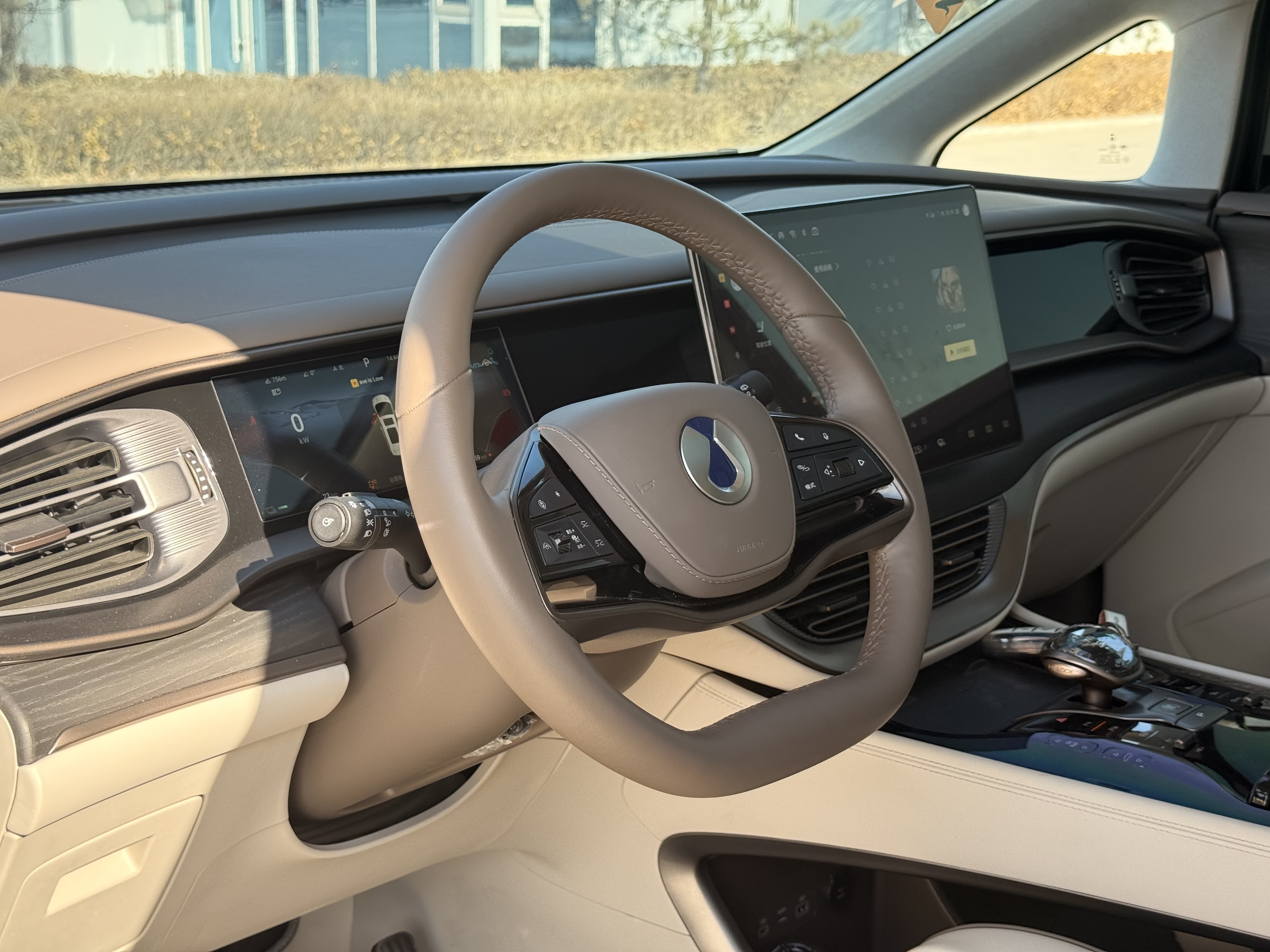 Denza D9 2024 car image #12