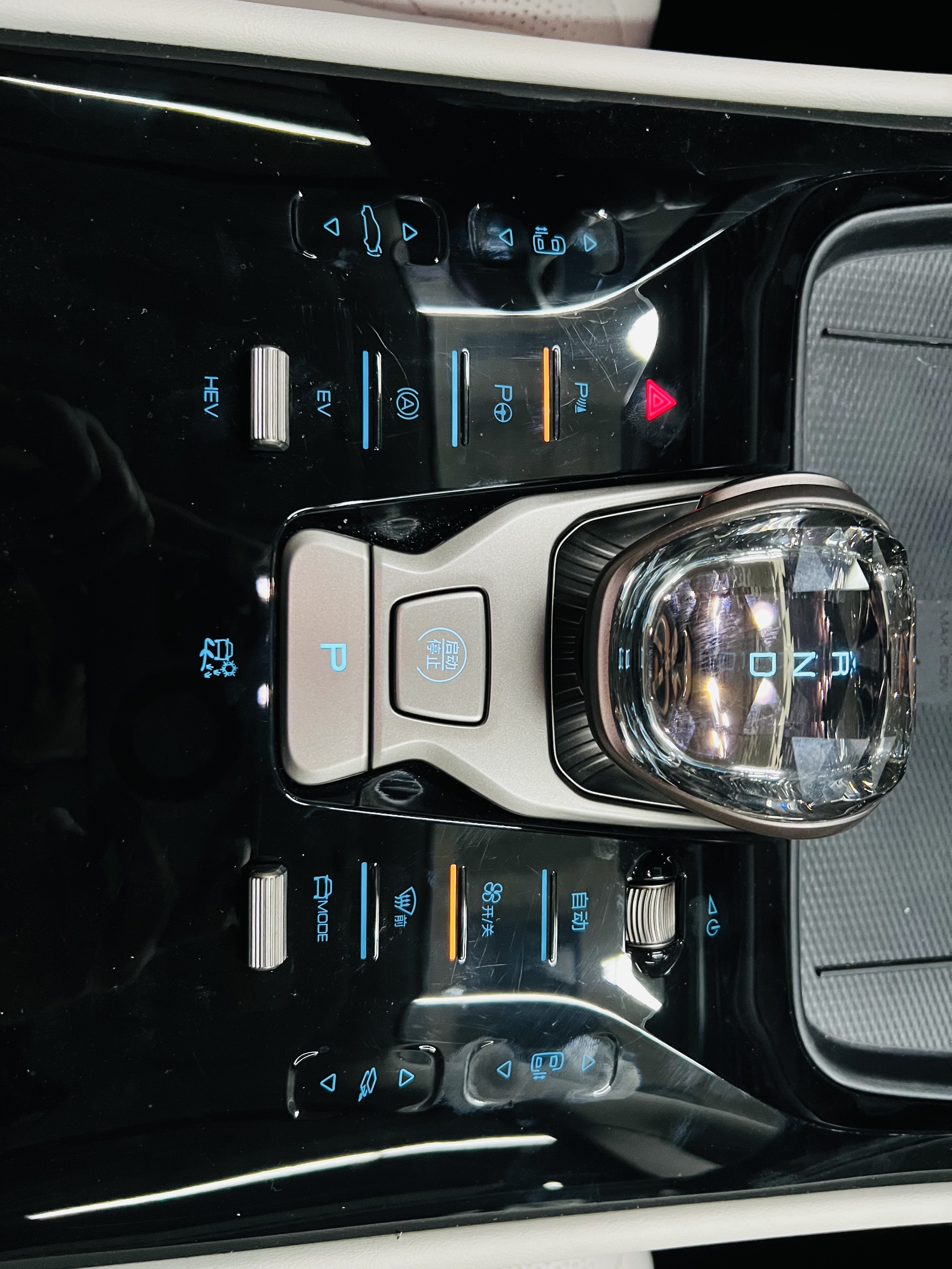 Denza D9 2023 #12 Denza D9 2023 изображение автомобиля #12