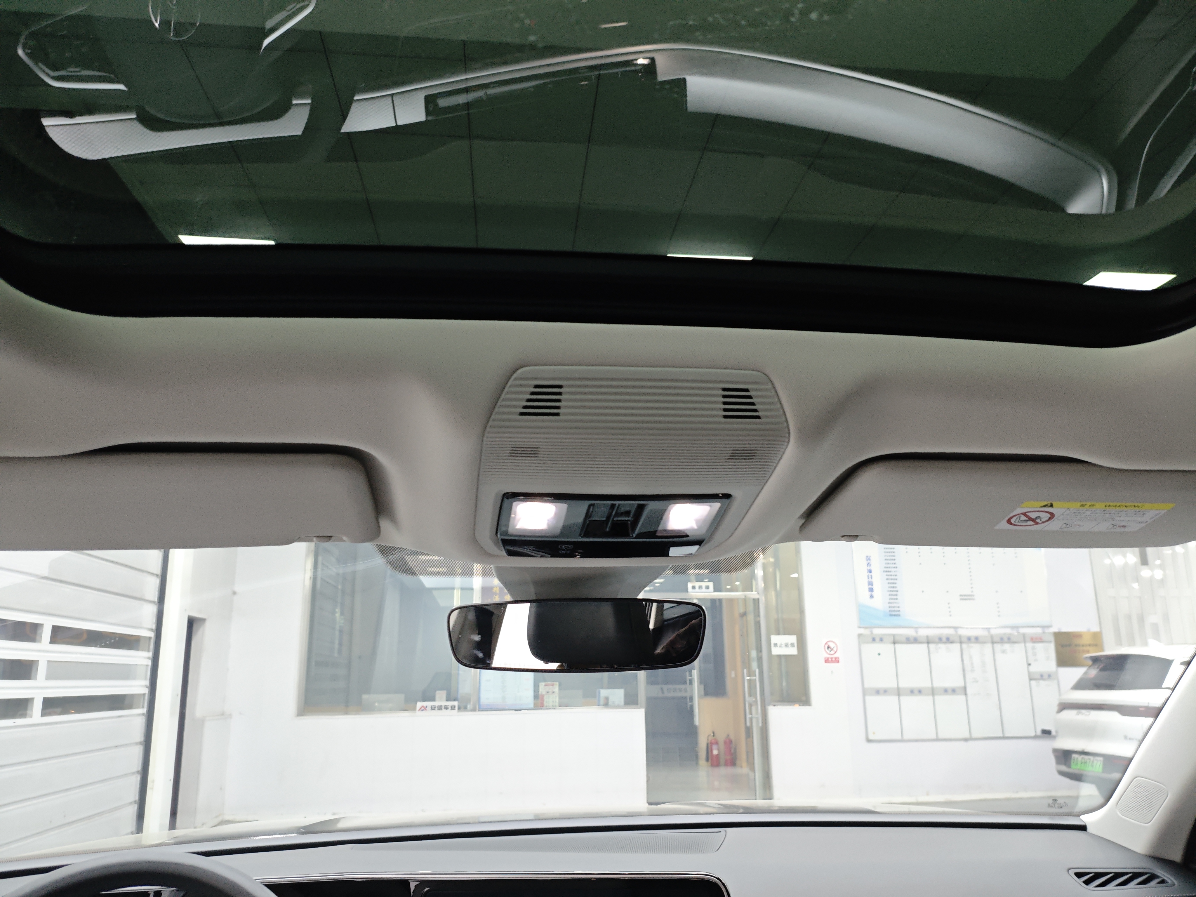 Volkswagen Tavendor 2023 car image #12