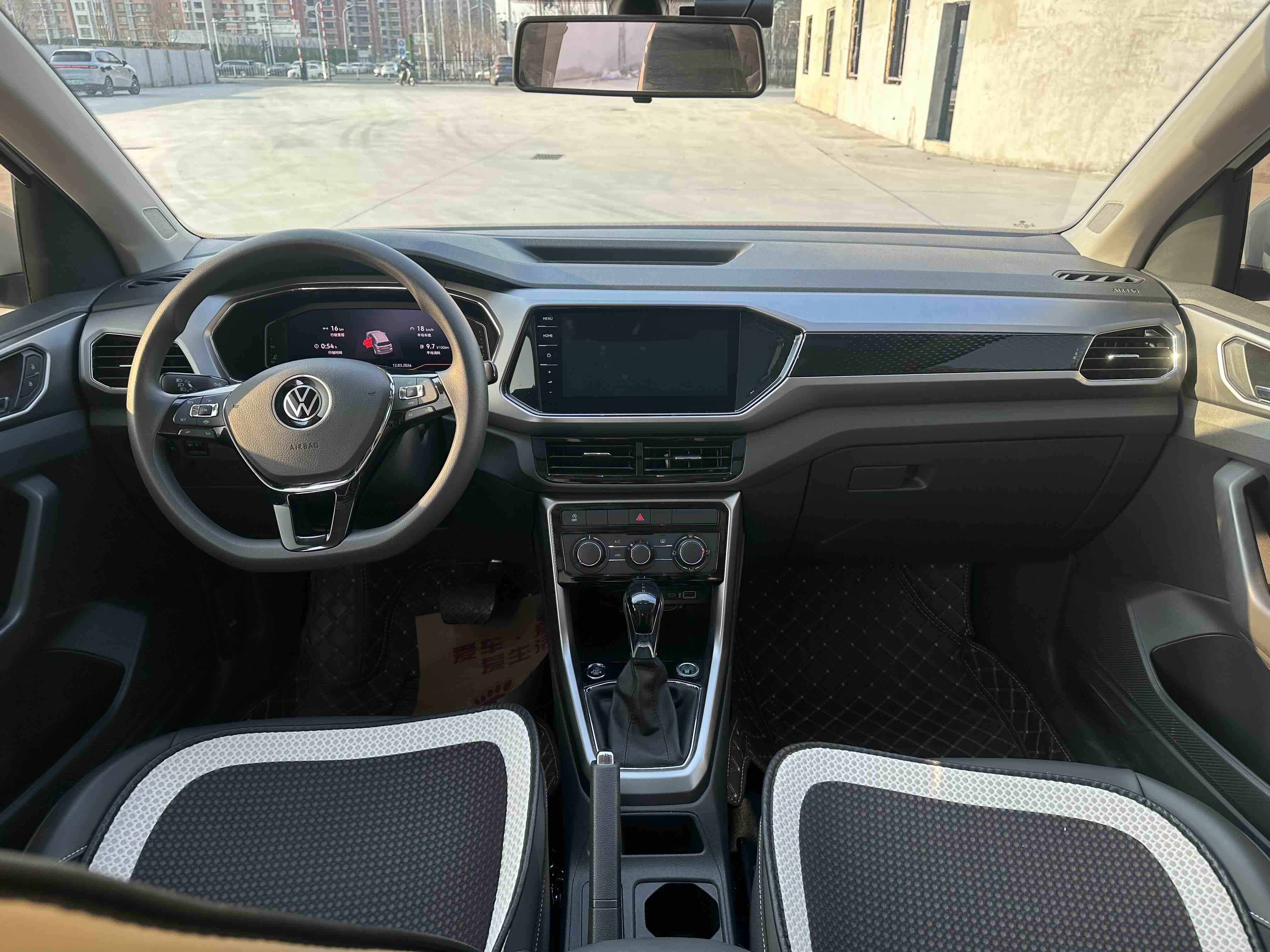 Volkswagen T-Cross 2023 car image #12