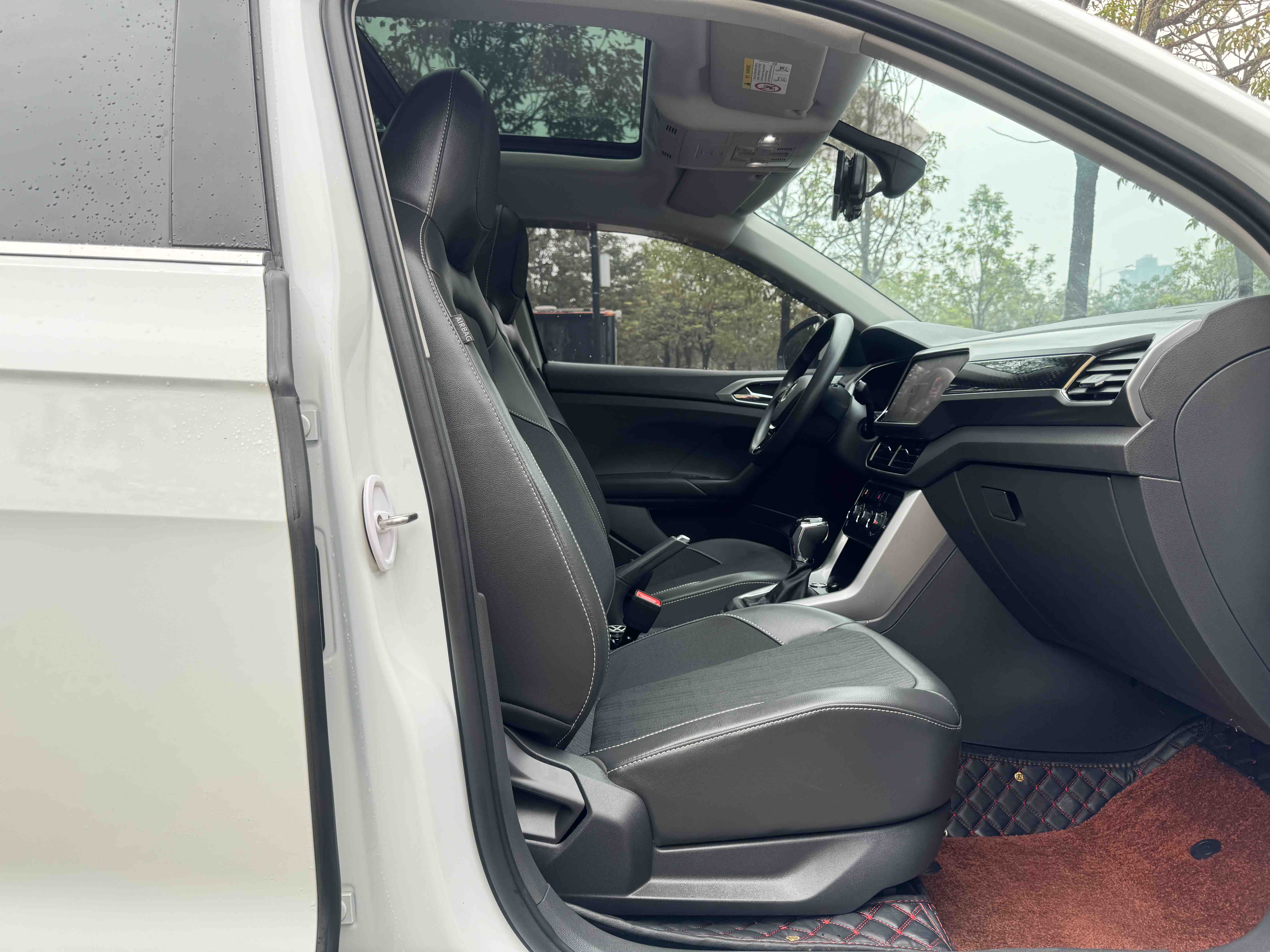 Volkswagen T-Cross 2023 car image #12