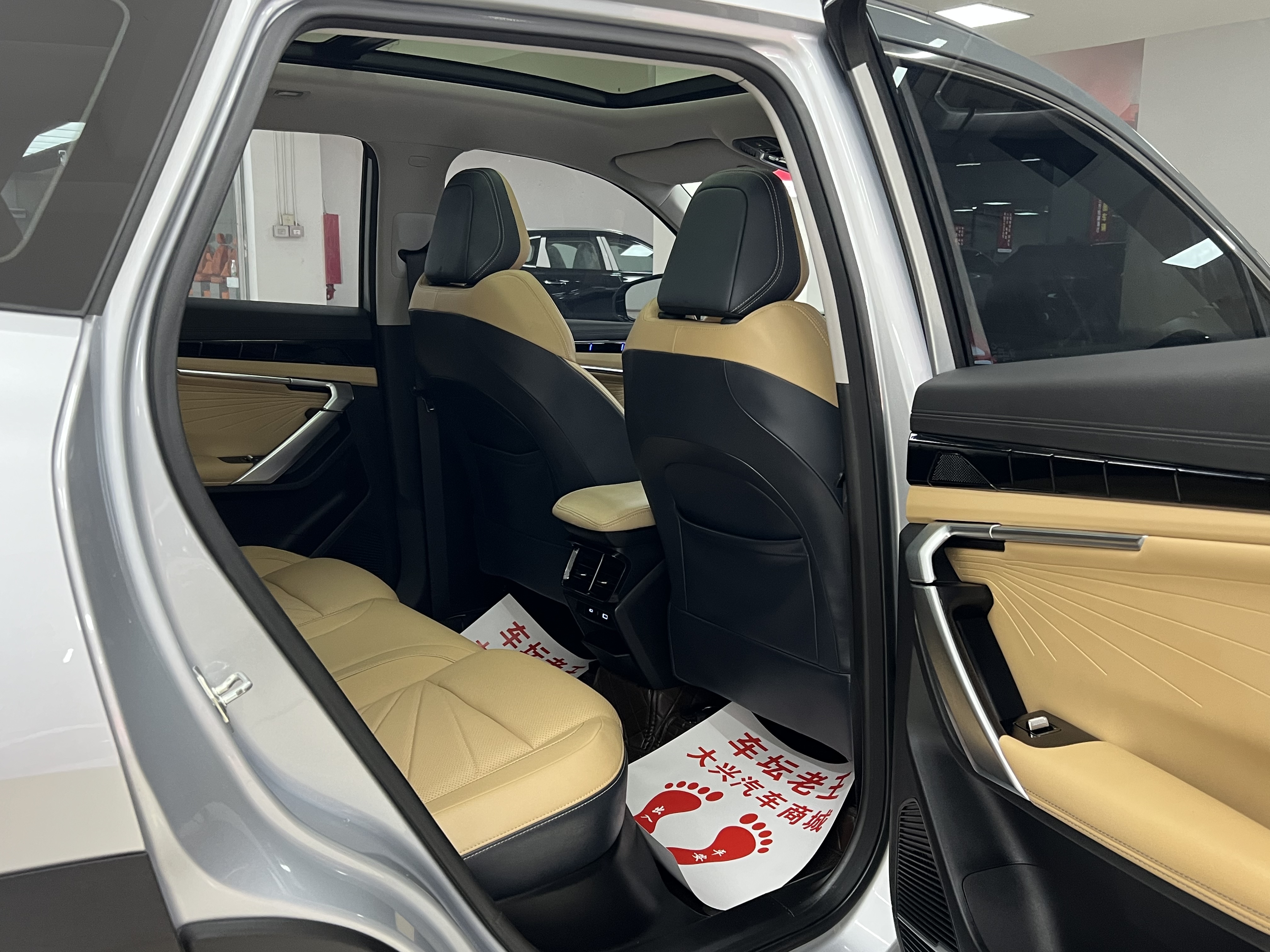 GEELY Boyue L 2023 car image #12