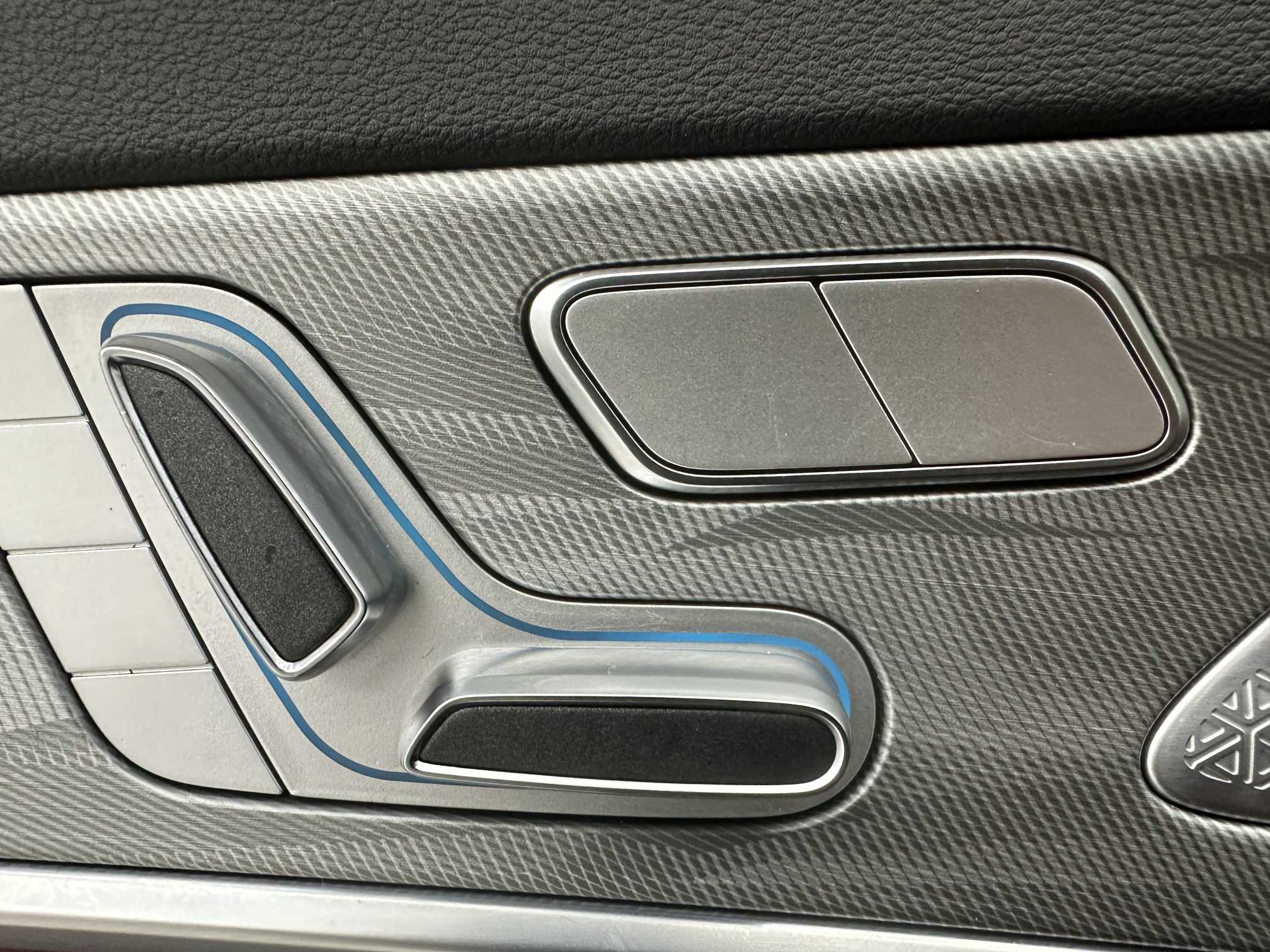 X70 PLUS 2023 #12 X70 PLUS 2023 car image #12