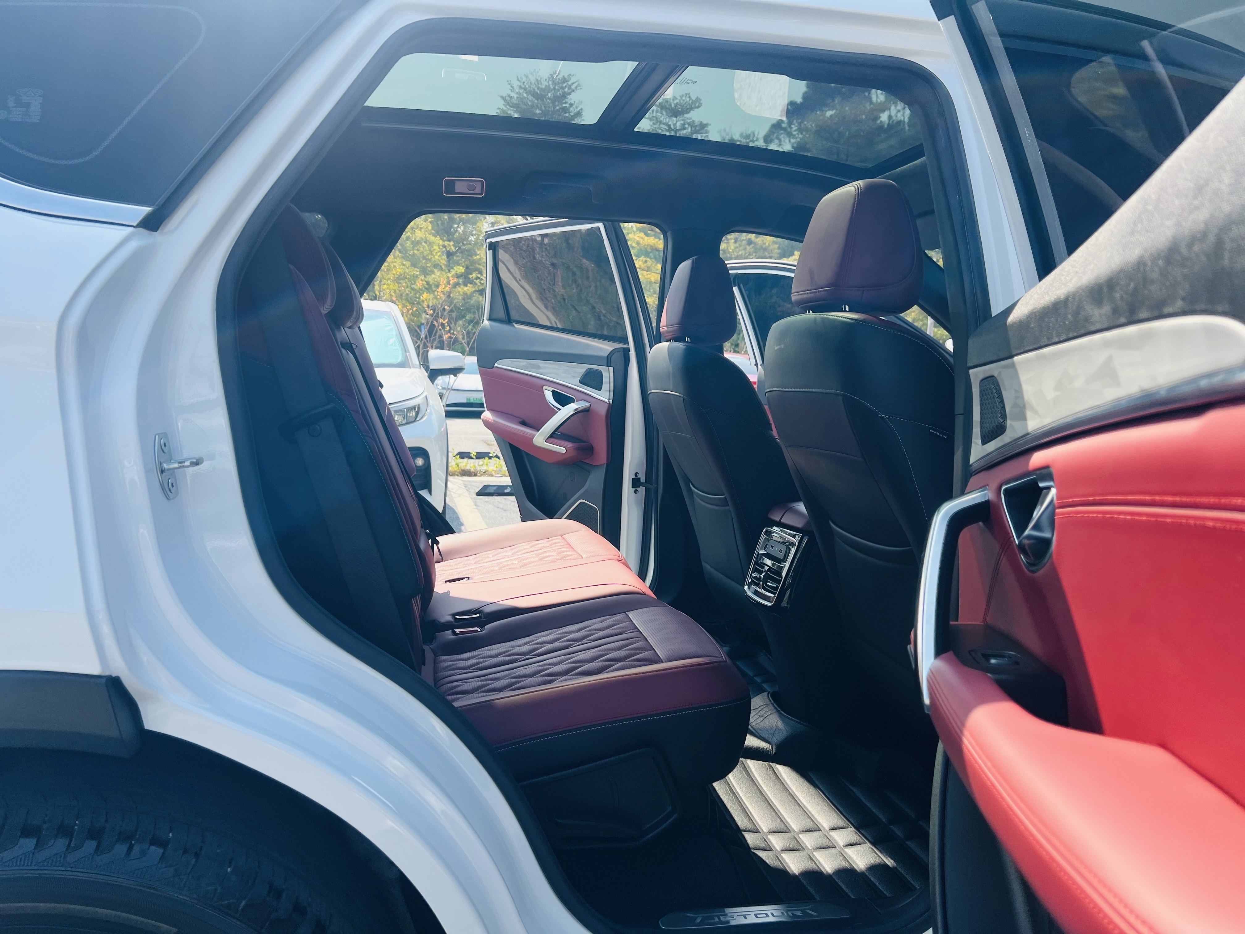 X70 PLUS 2023 car image #12