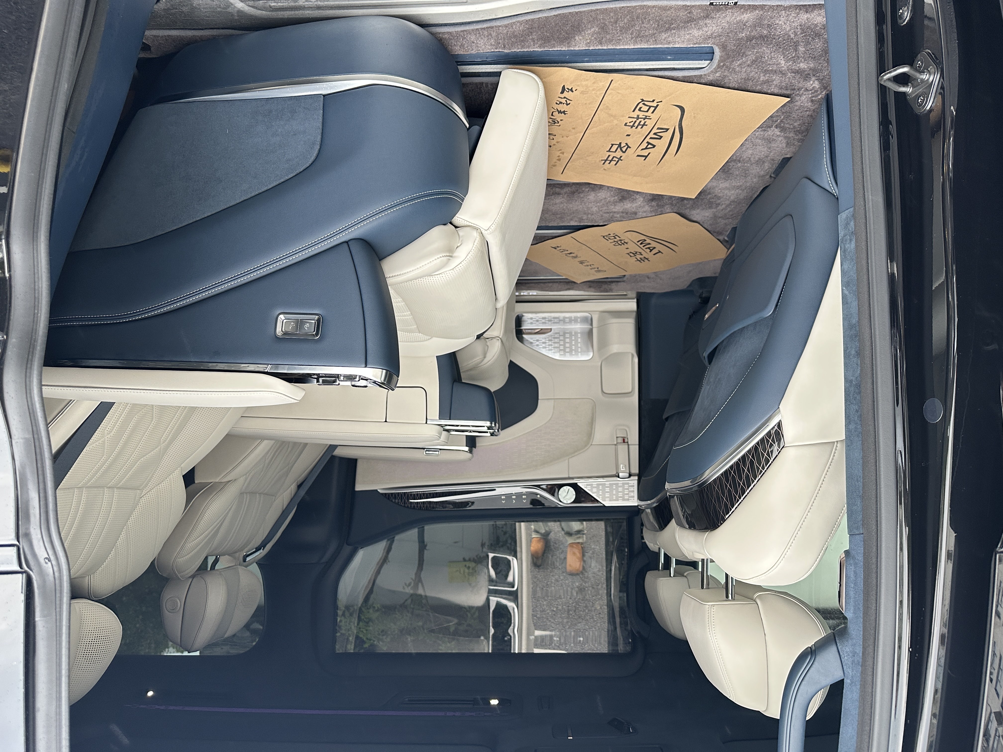 极氪 极氪009 2023 汽车图片 #12