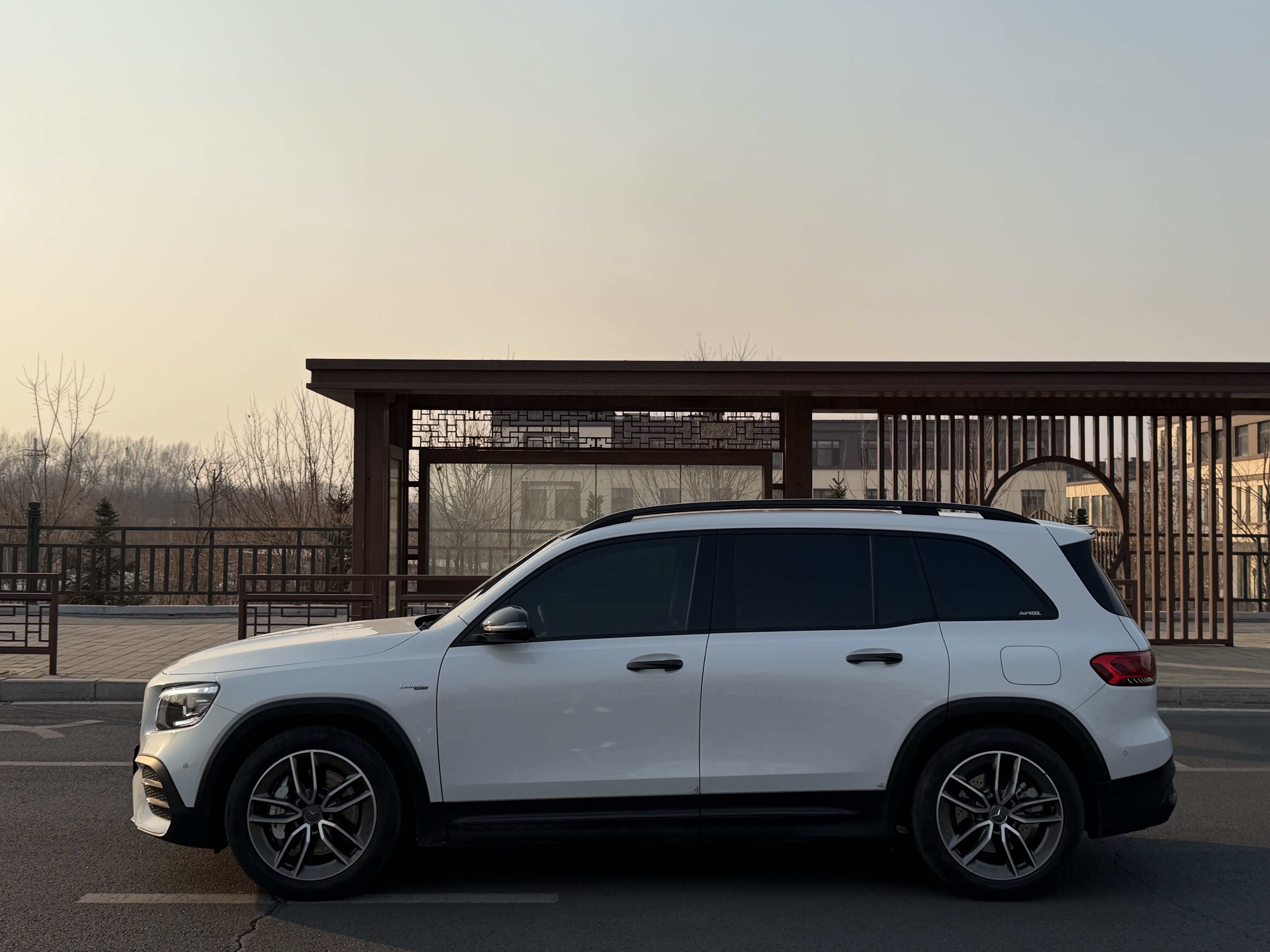 Mercedes-Benz GLB AMG 2023 immagine di auto #12