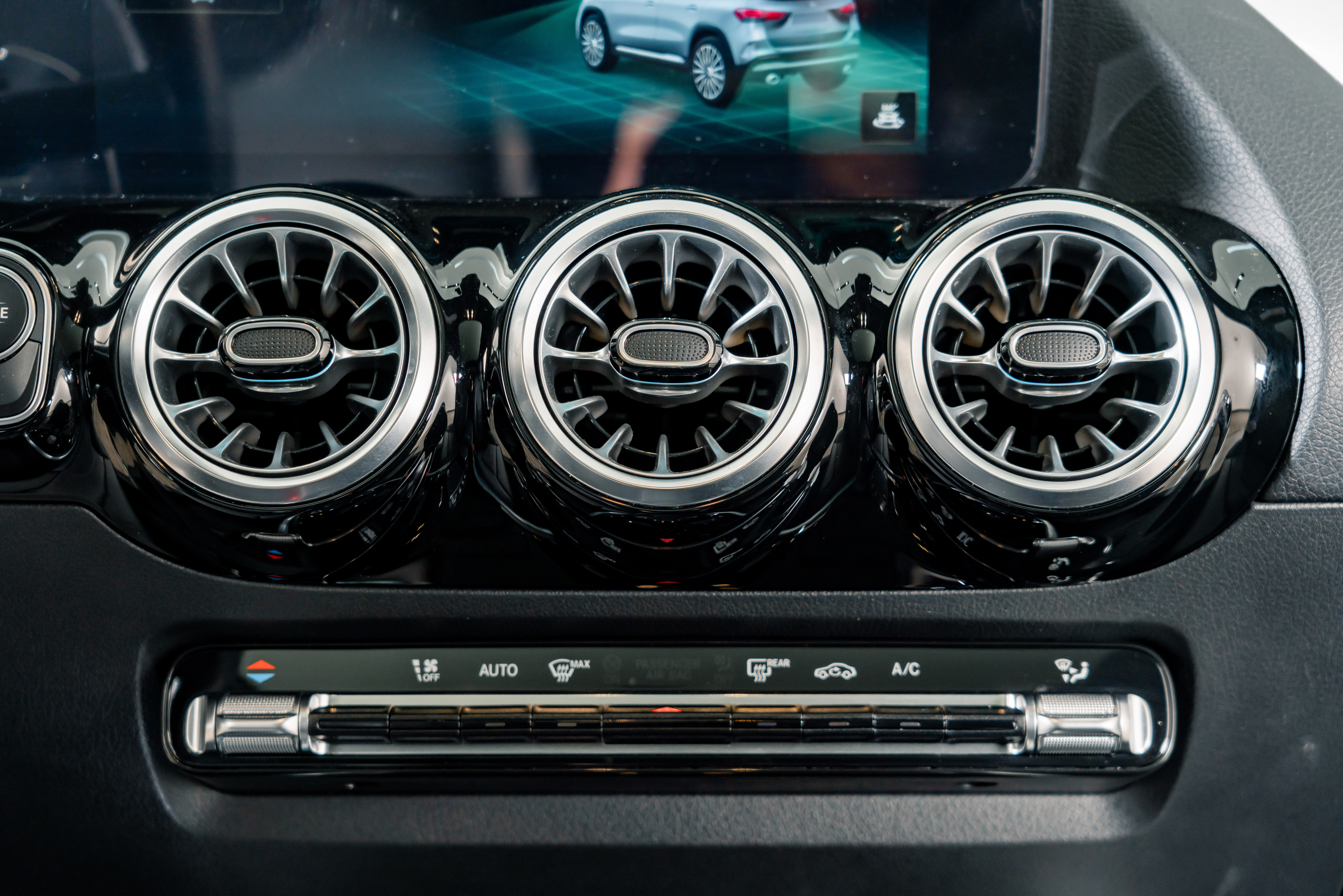 Mercedes-Benz GLA AMG 2023 car image #12