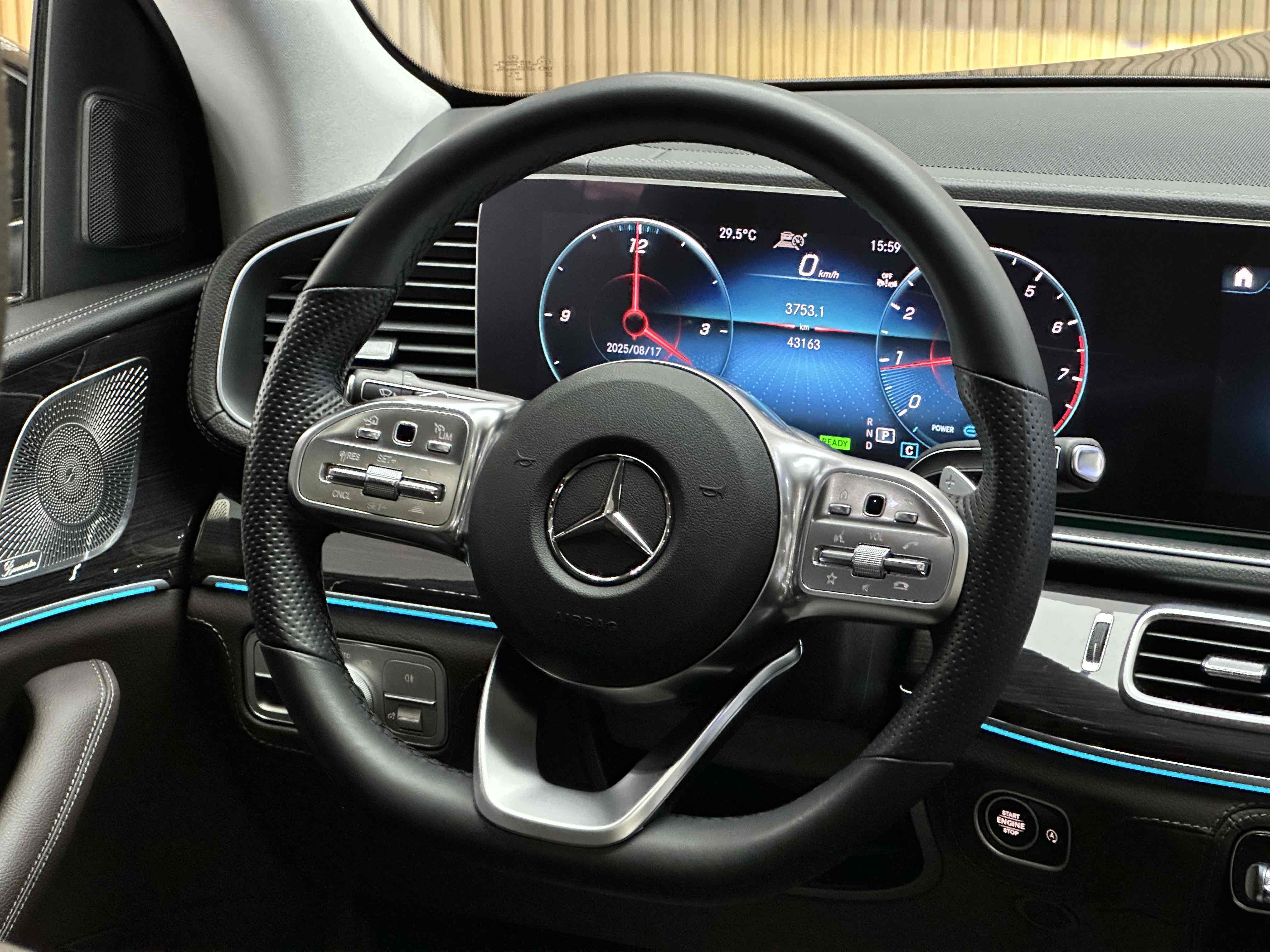 Mercedes-Benz GLS Class 2023 immagine di auto #12