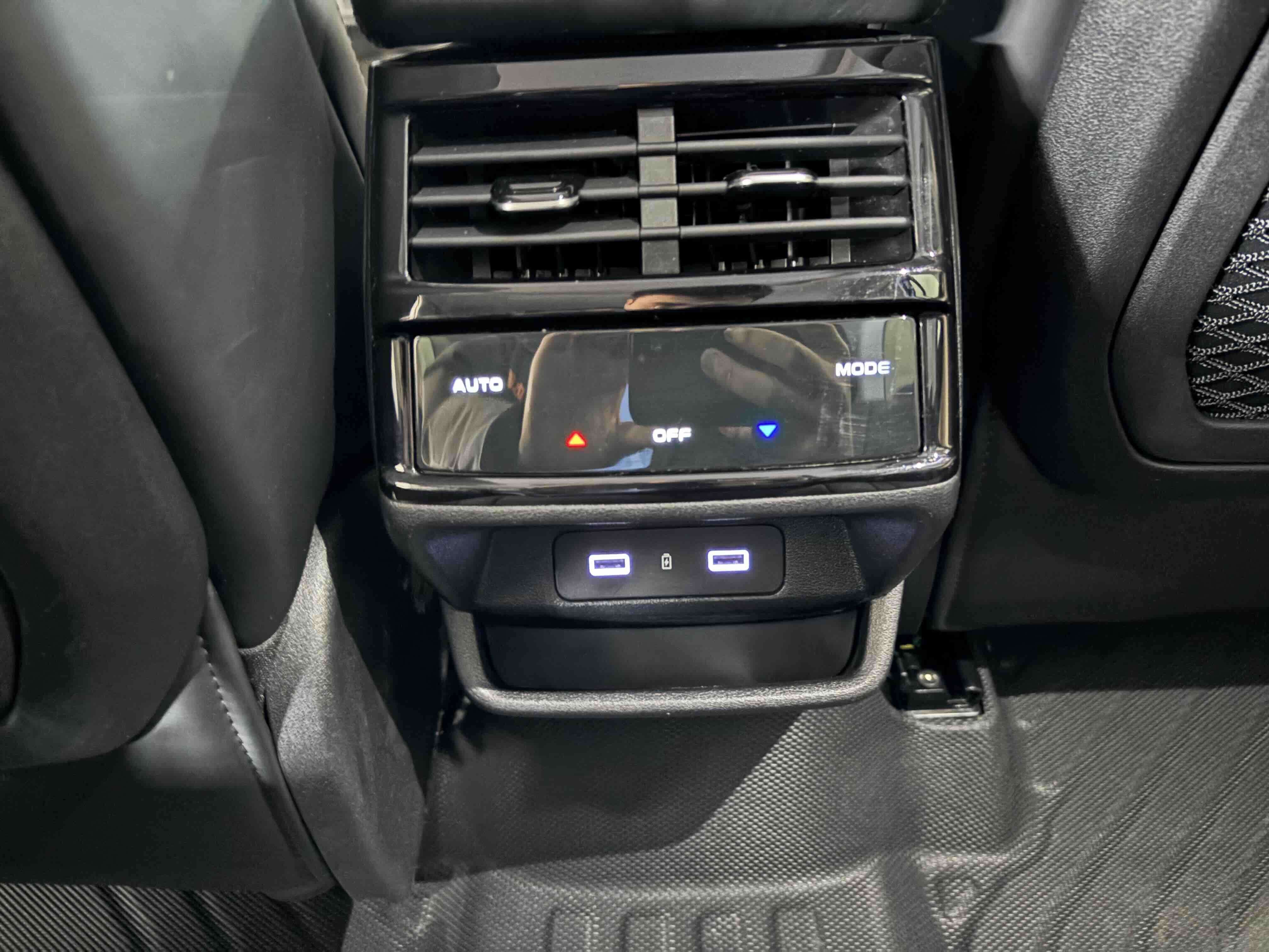 GEELY Monjaro 2024 immagine di auto #12