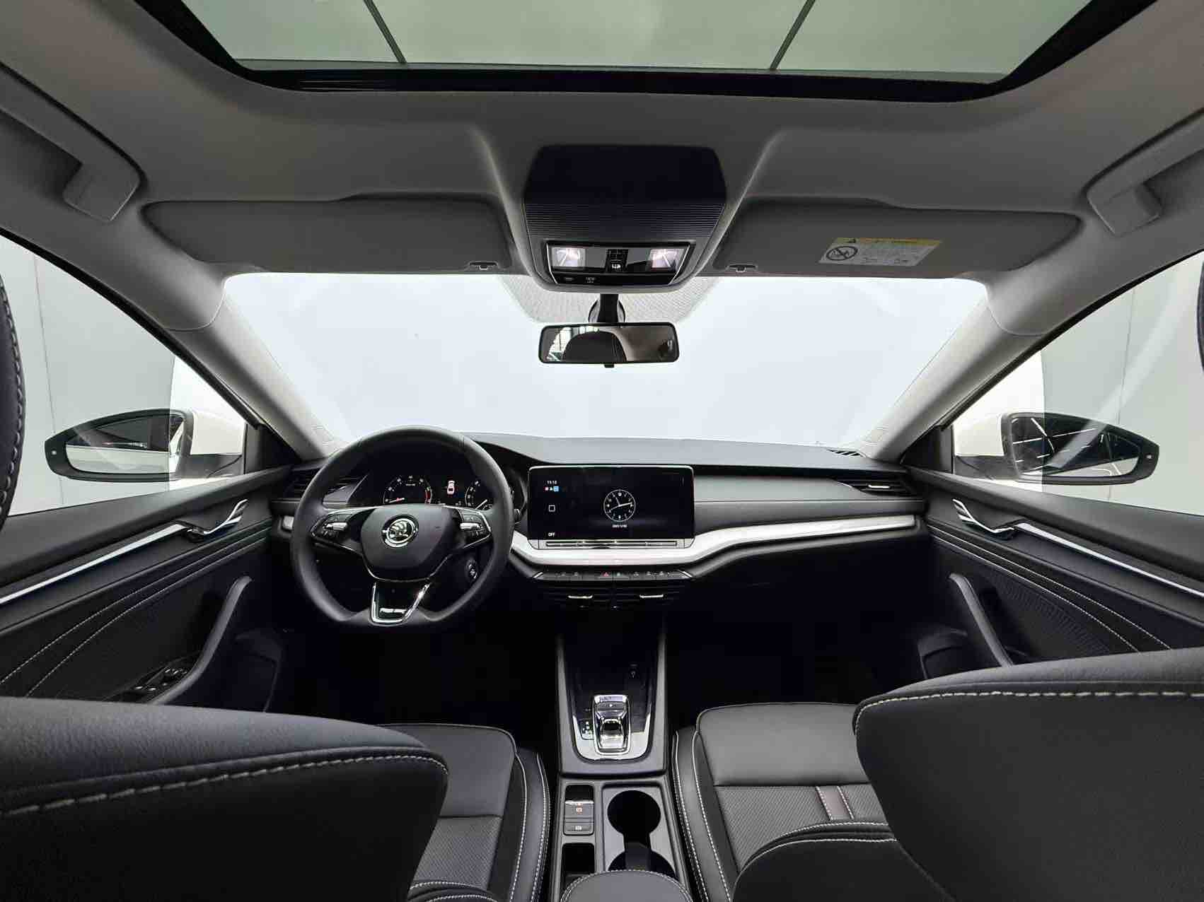 Skoda Octavia 2023 car image #12