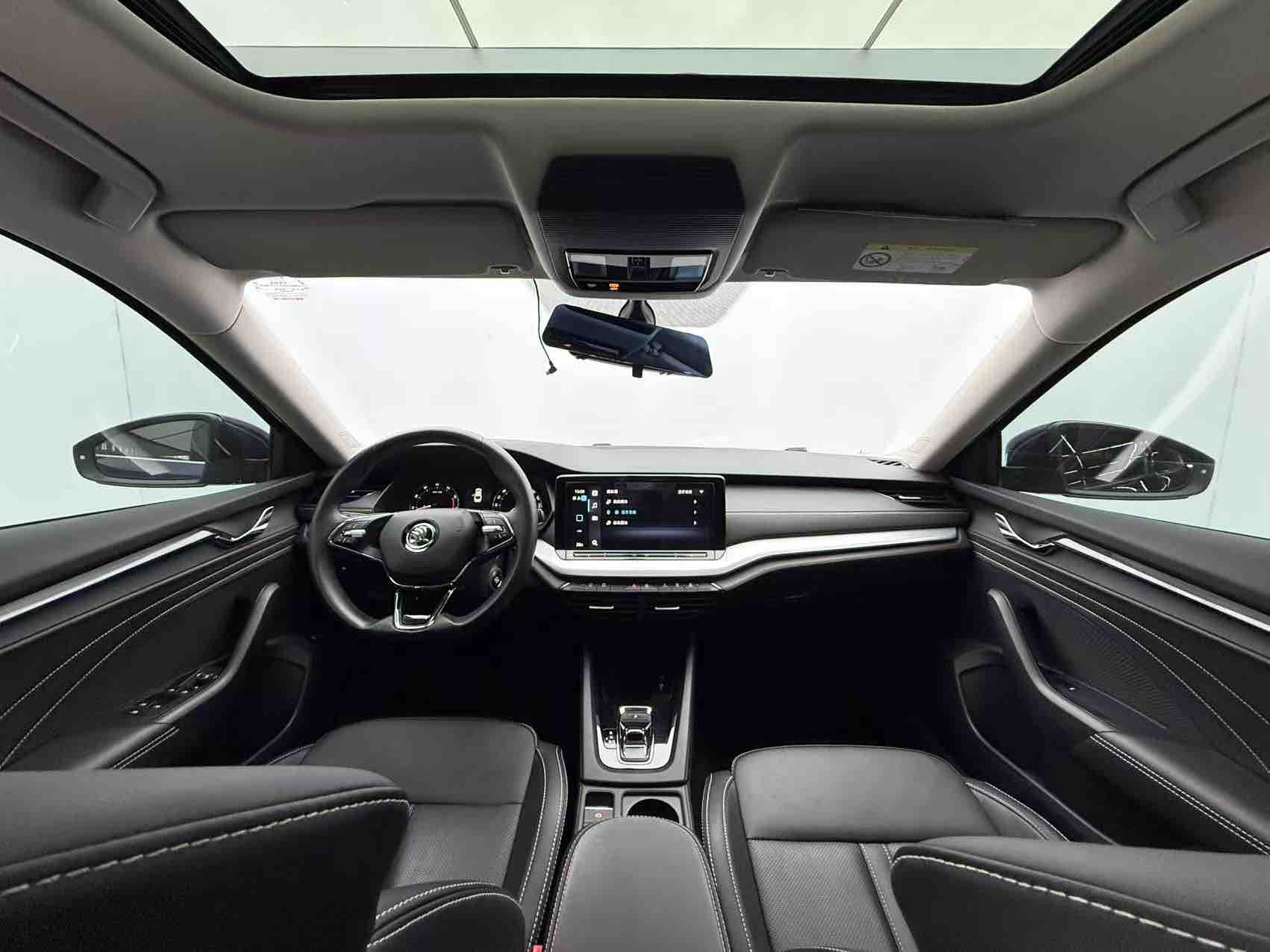 Skoda Octavia 2023 car image #12