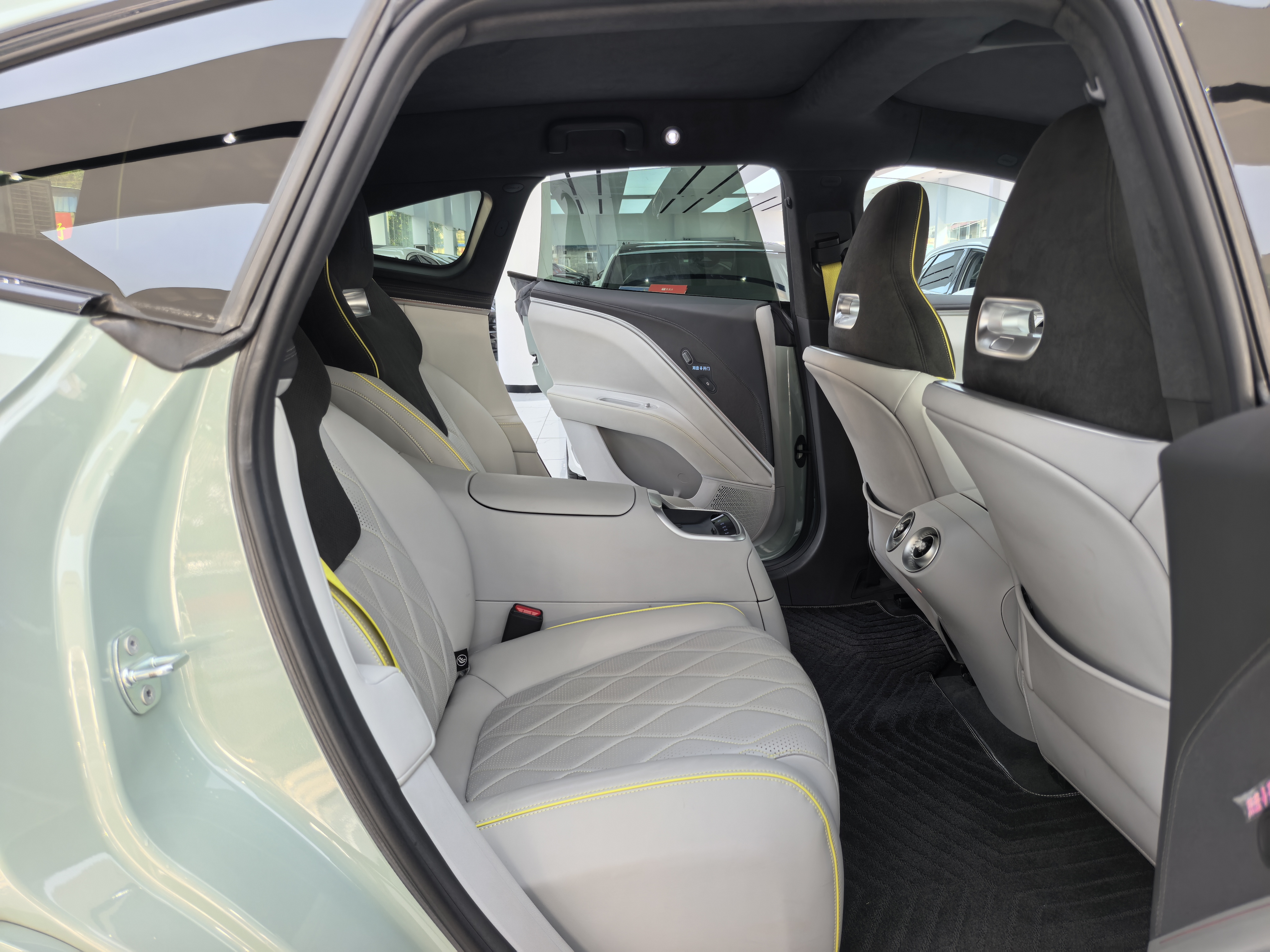 Avatr 11 2023 immagine di auto #12