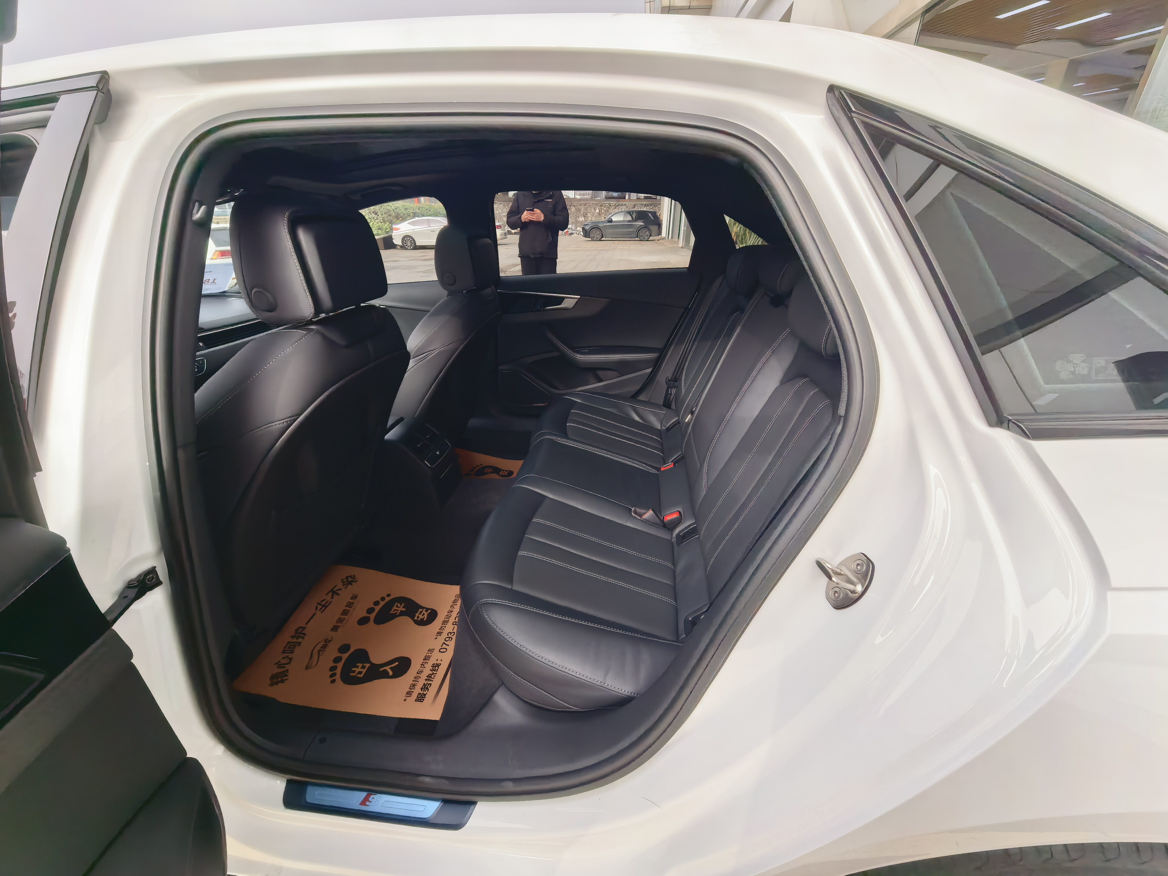 Audi A4L 2023 car image #12