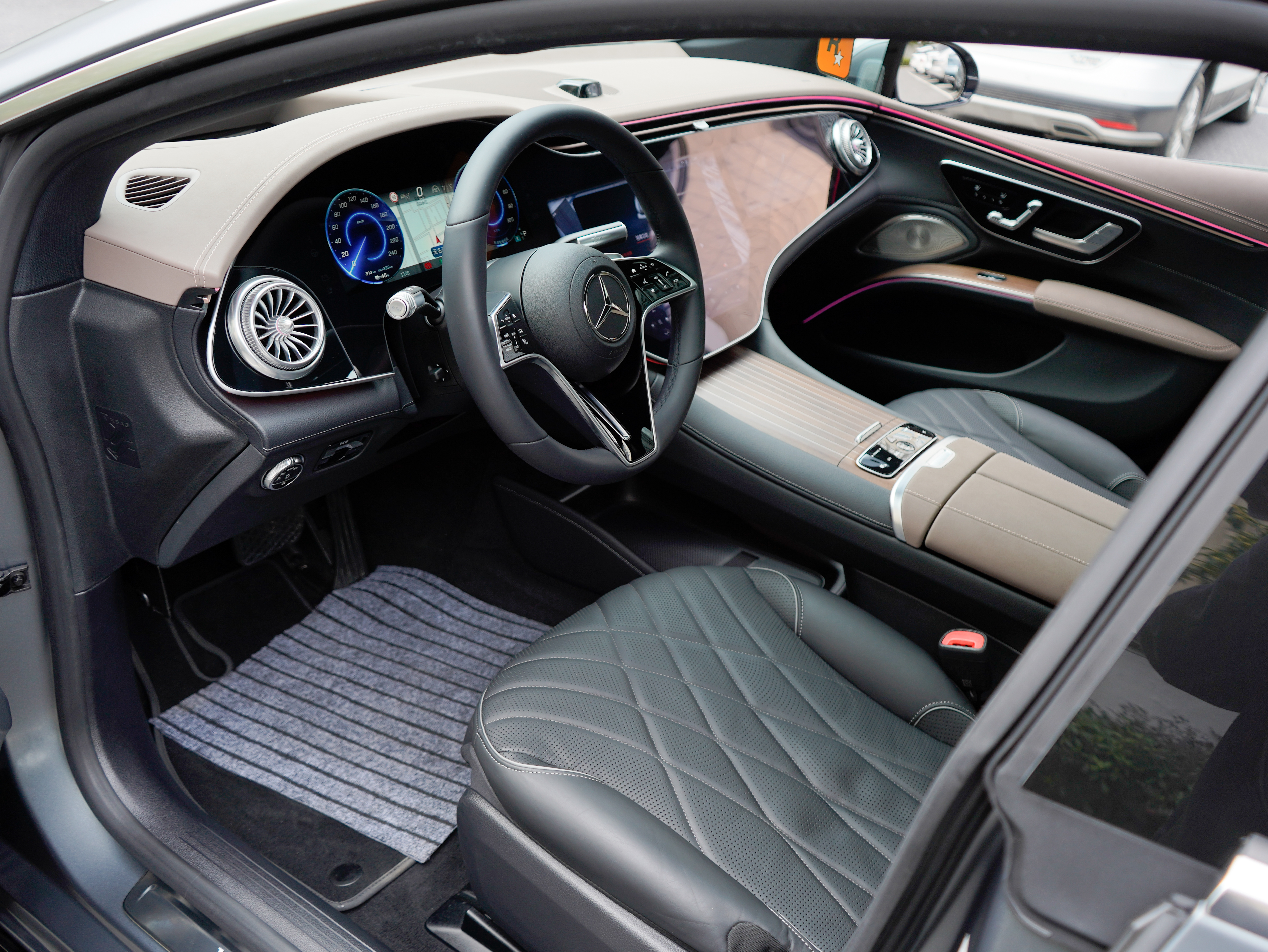 Mercedes-Benz EQS Class 2024 car image #12