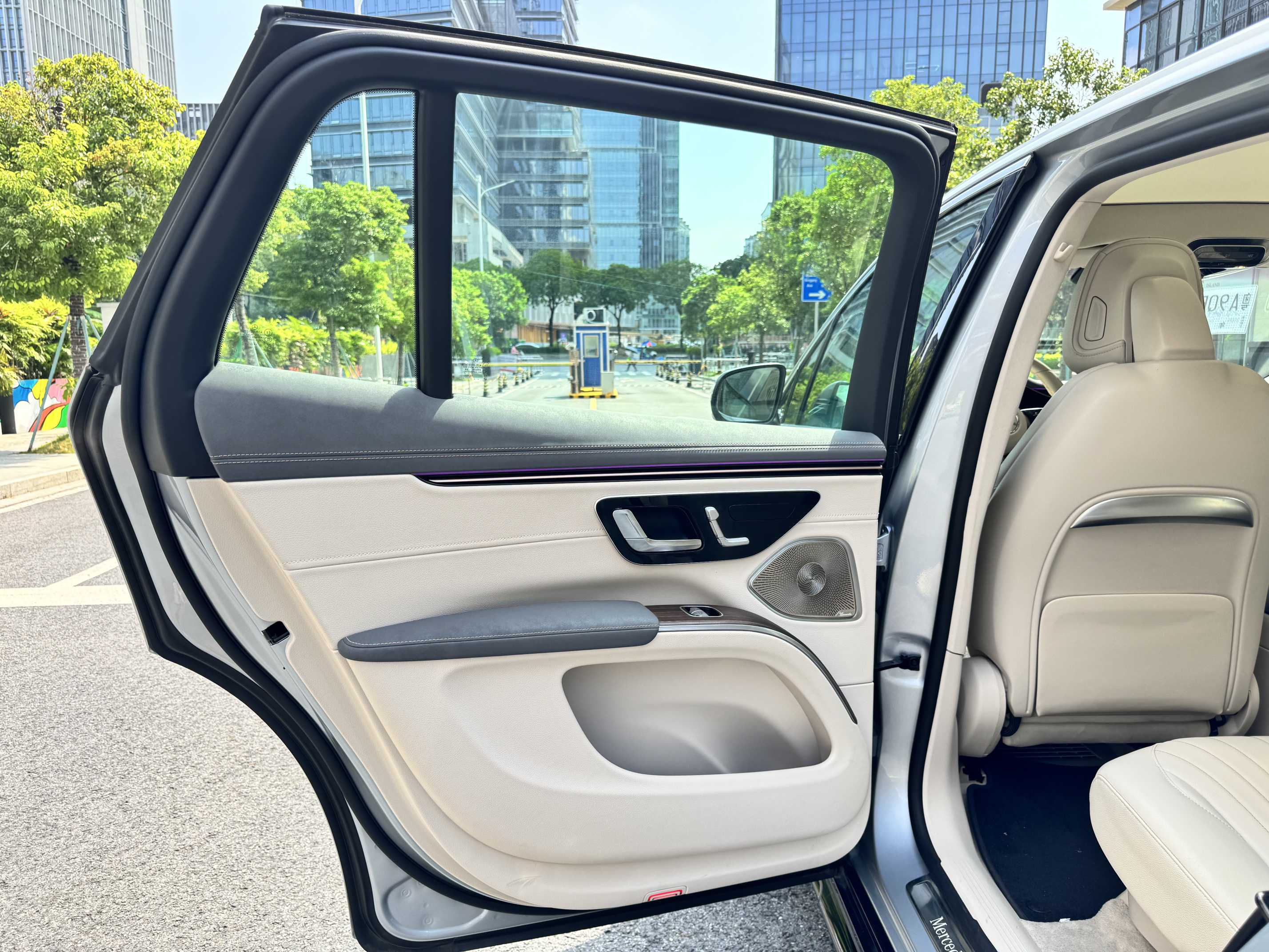 Mercedes-Benz EQS SUV 2023 car image #12