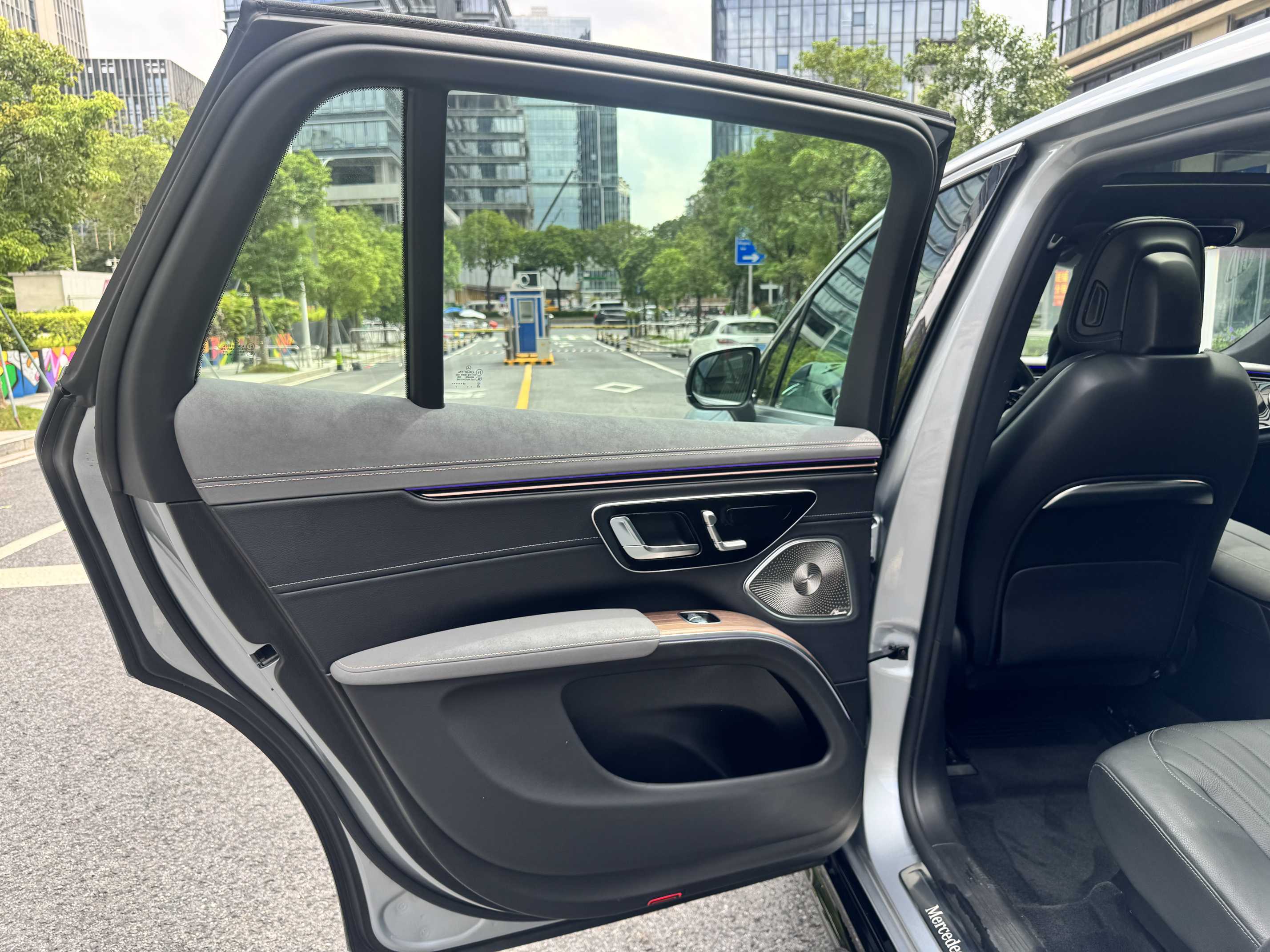 Mercedes-Benz EQS SUV 2023 car image #12